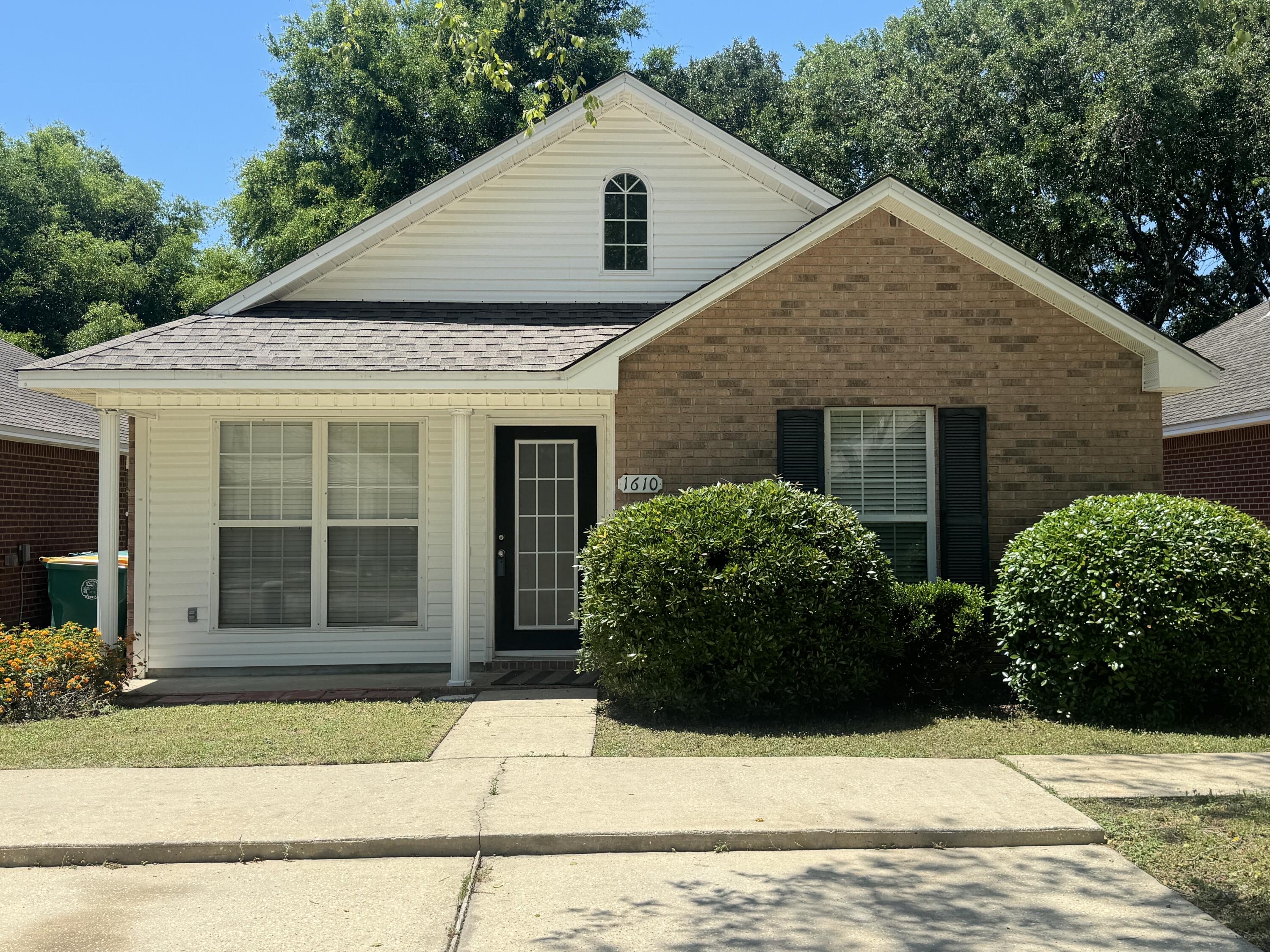 THE BUNGALOWS AT BLUEWATER BAY - Residential Lease