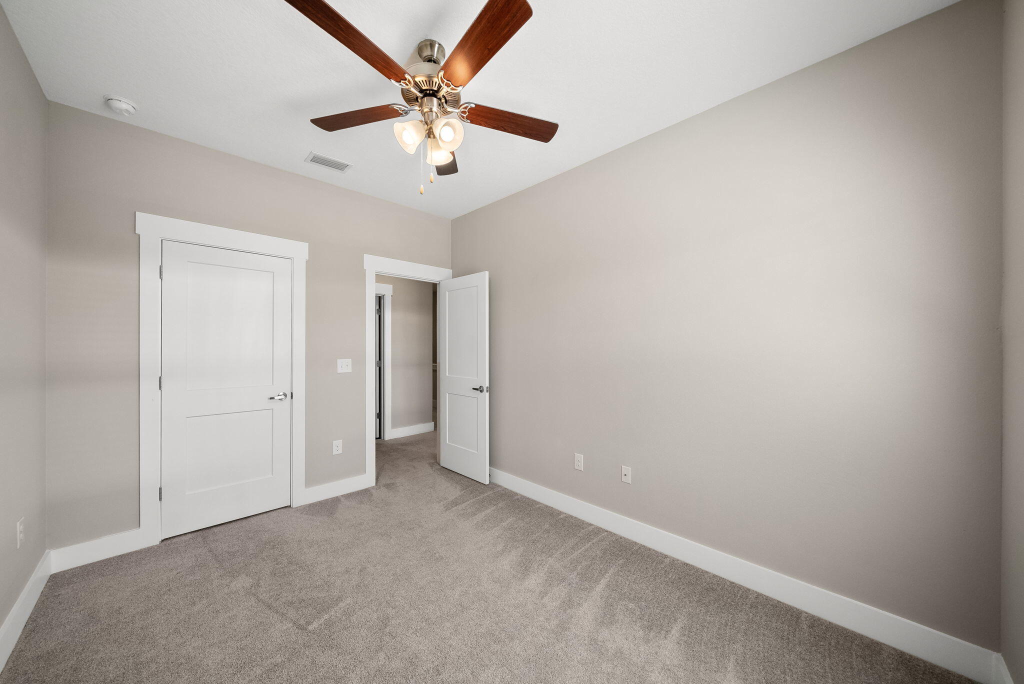 VERANDAS AT FREEPORT - Residential Lease