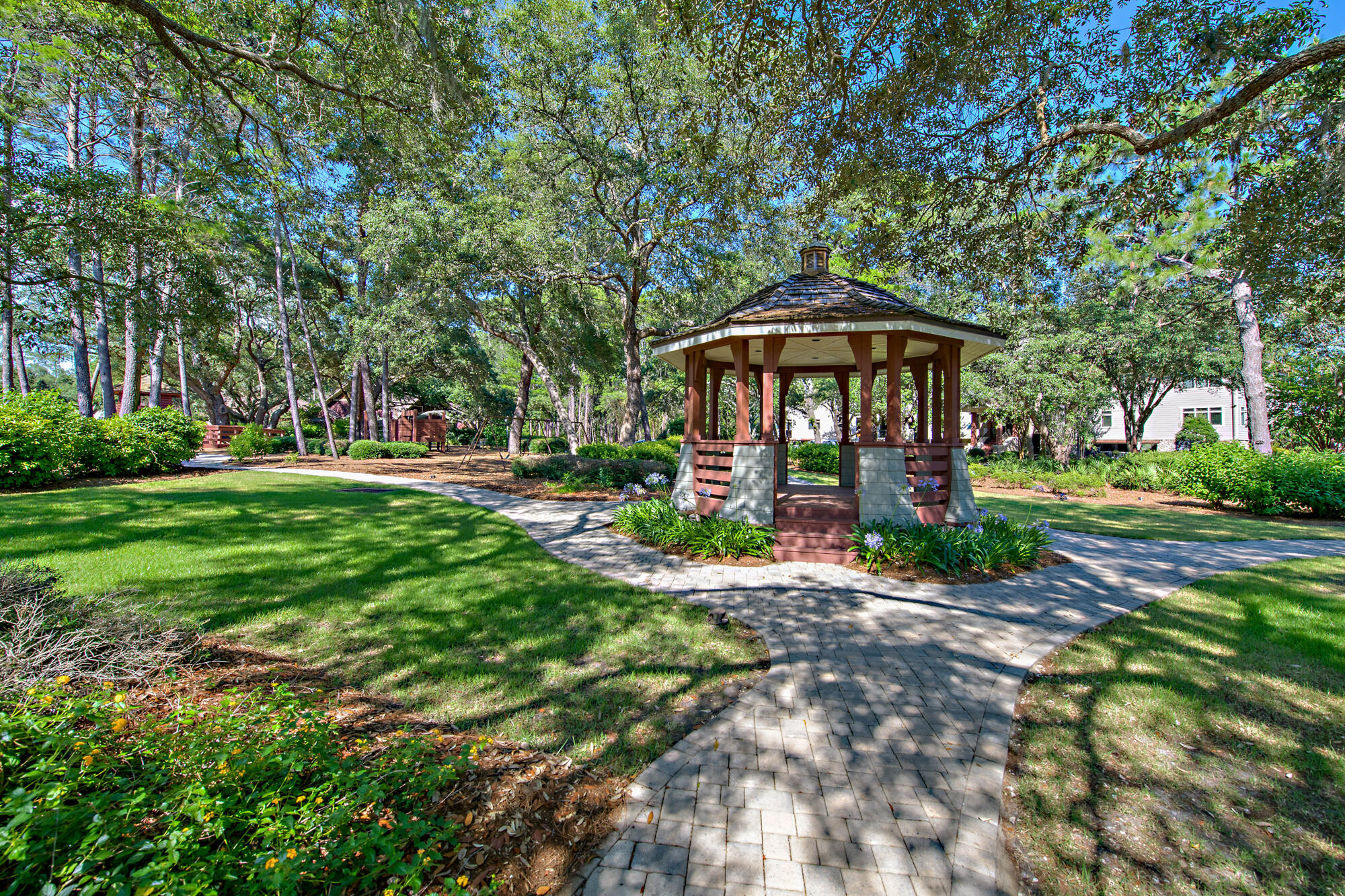 WILD HERON LAKESIDE LODGE - Residential