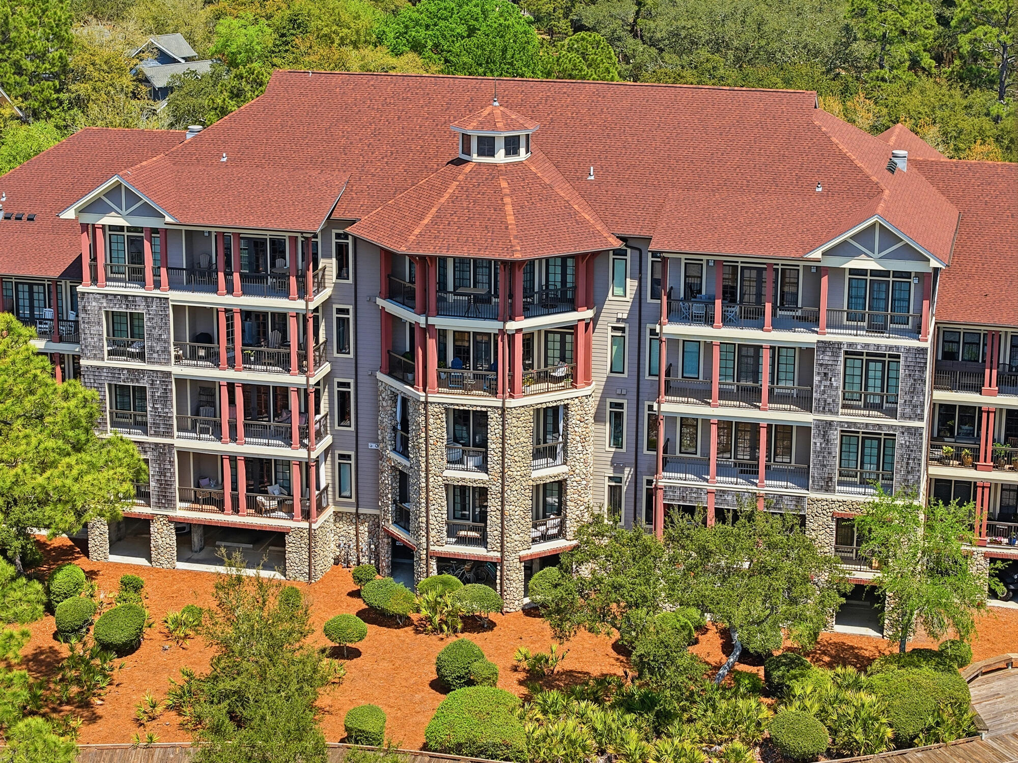 WILD HERON LAKESIDE LODGE - Residential