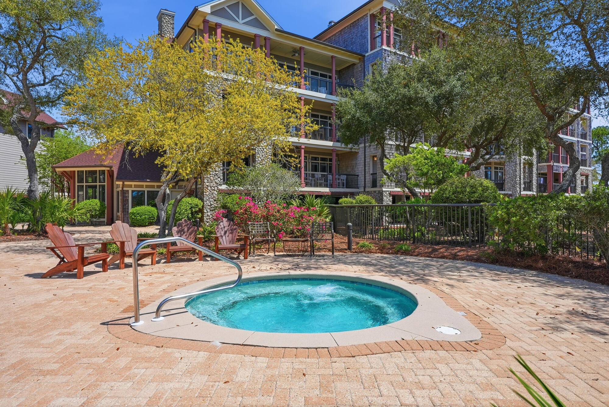 WILD HERON LAKESIDE LODGE - Residential