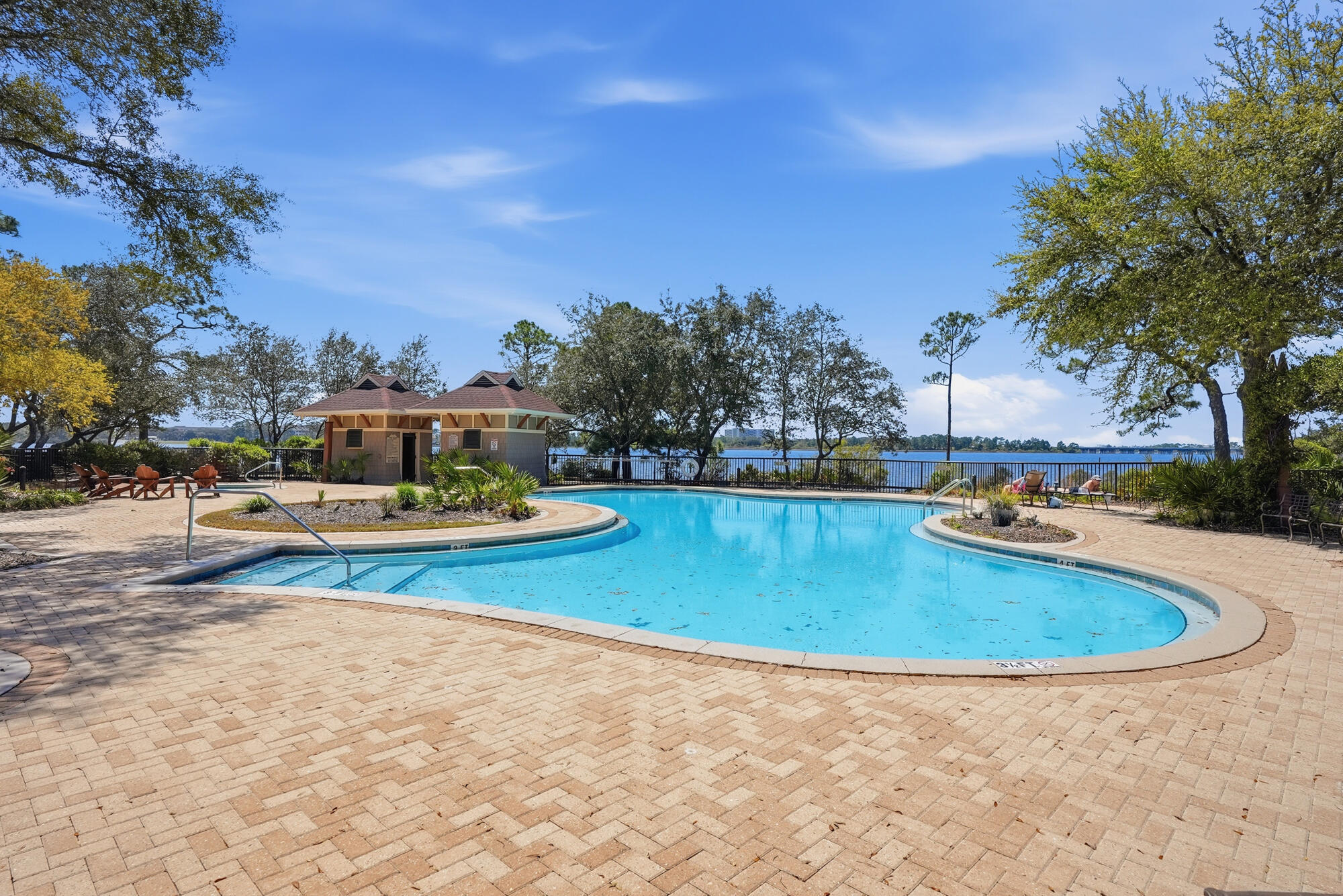 WILD HERON LAKESIDE LODGE - Residential