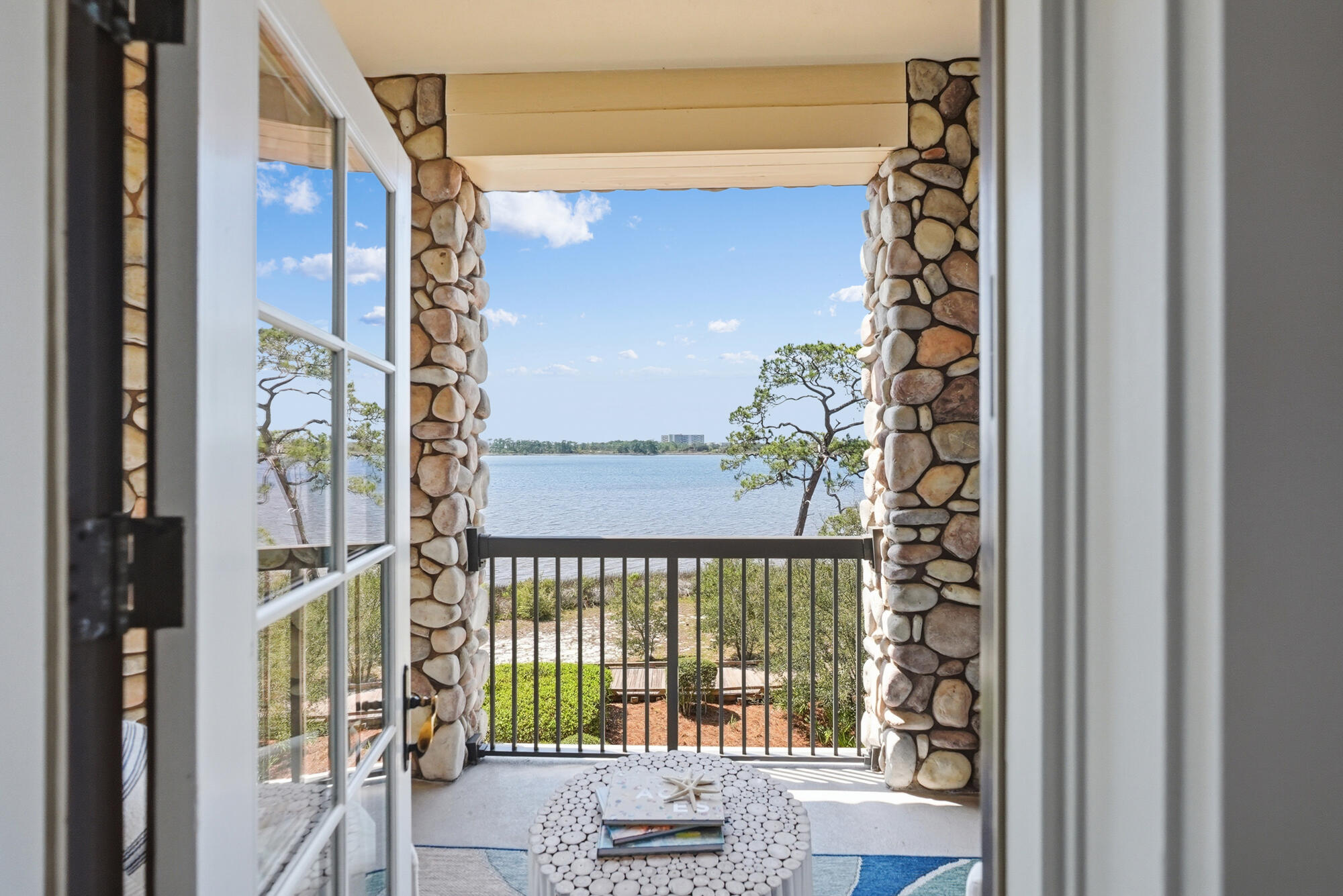 WILD HERON LAKESIDE LODGE - Residential