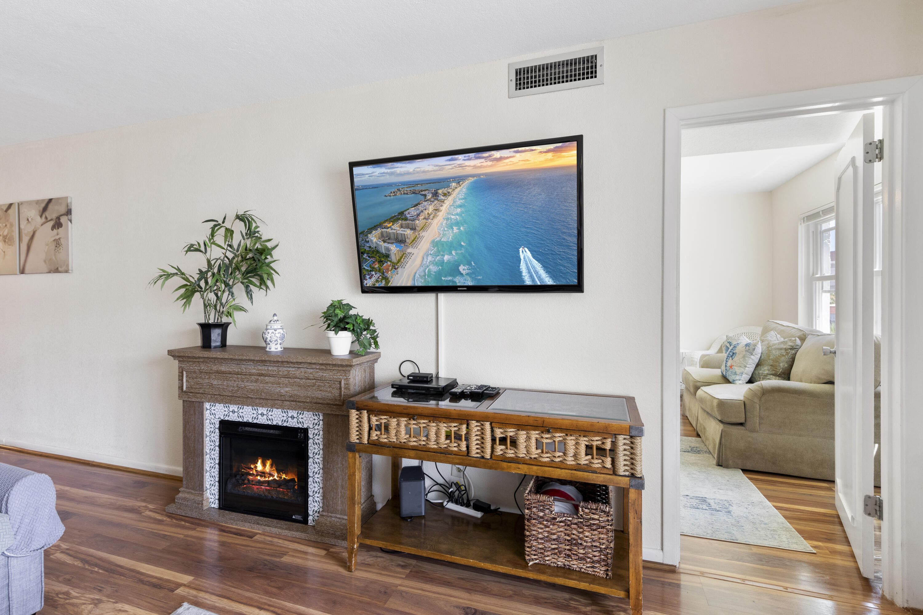 EL MATADOR CONDO - Residential