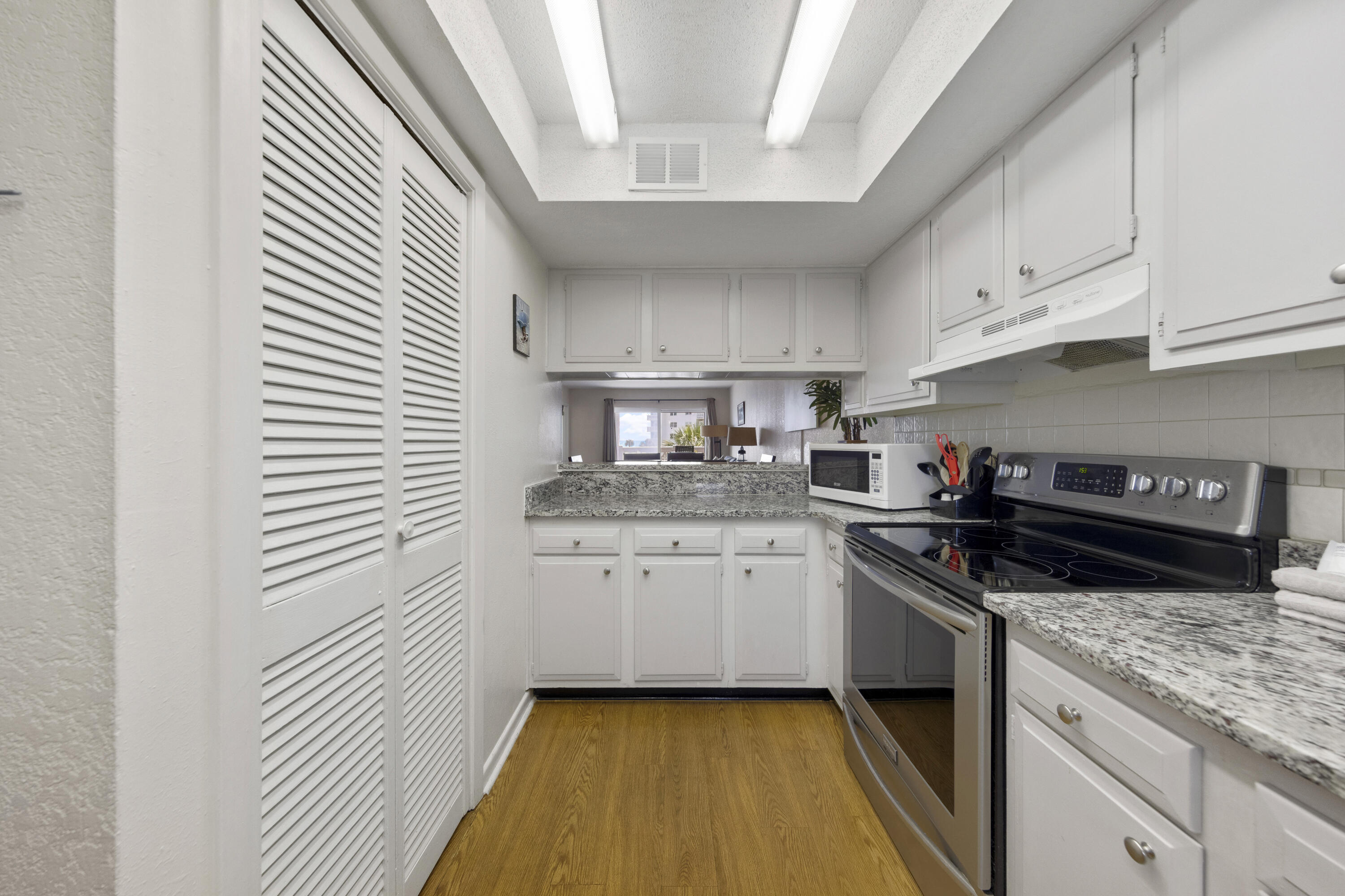 EL MATADOR CONDO - Residential