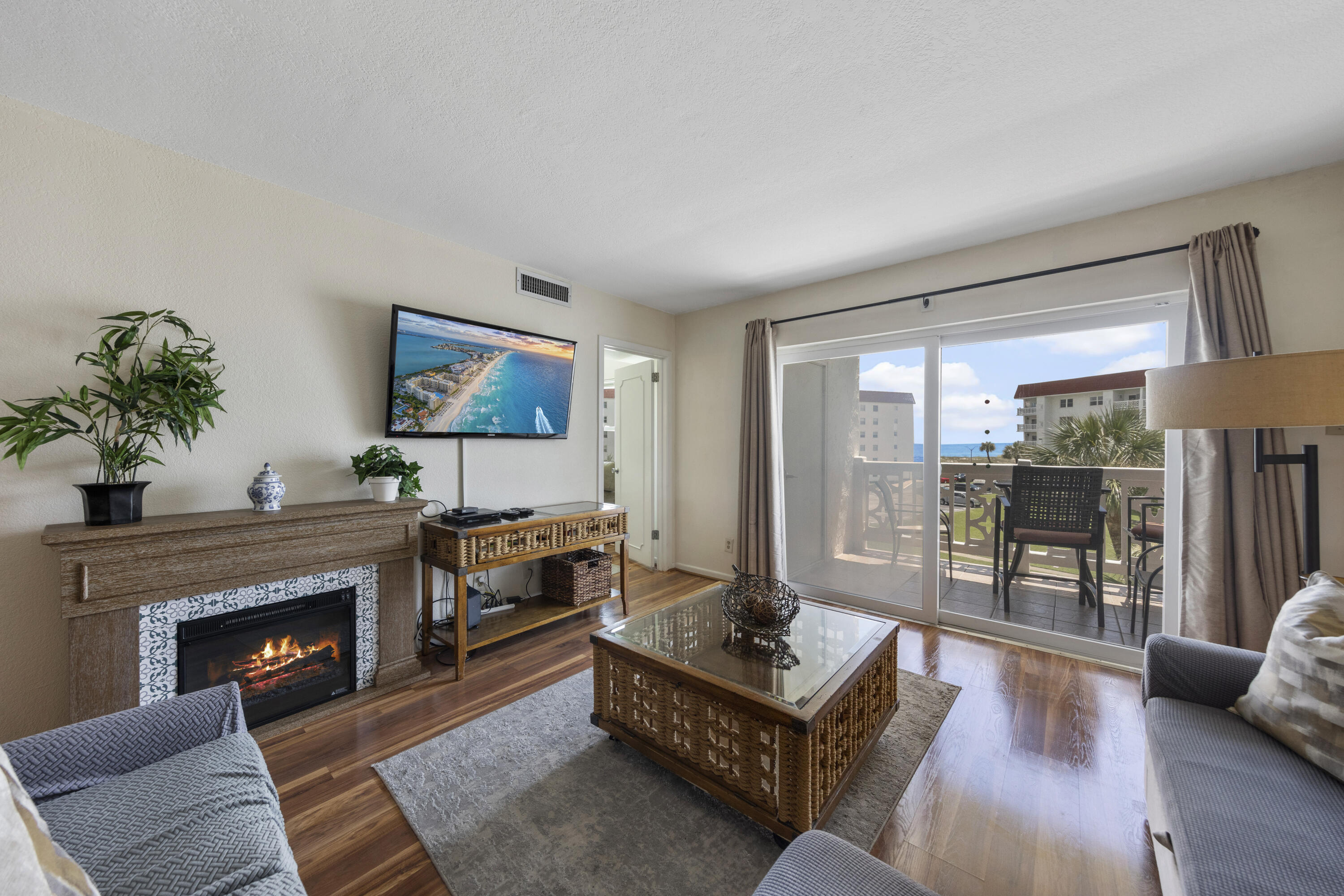 EL MATADOR CONDO - Residential