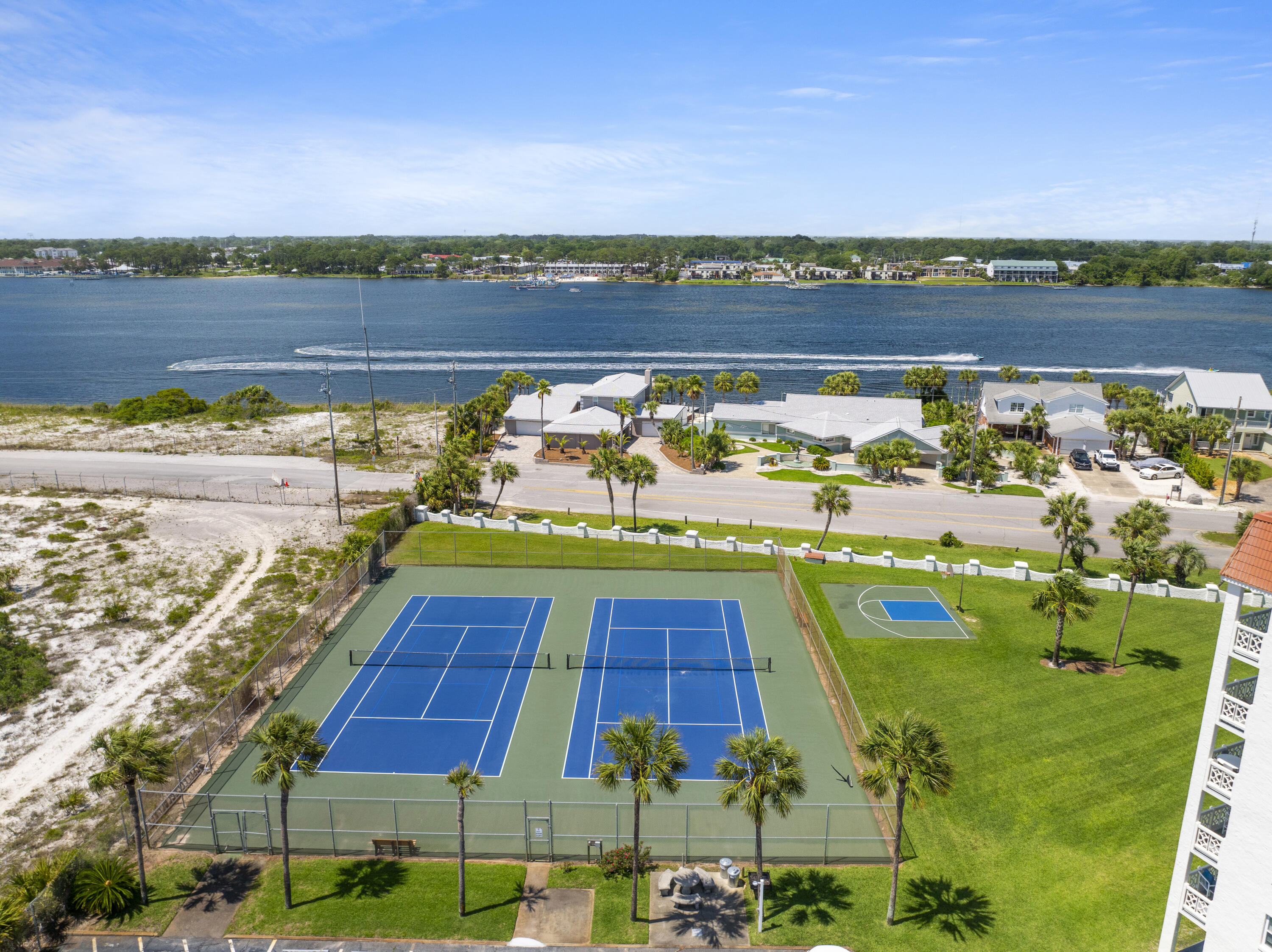 EL MATADOR CONDO - Residential