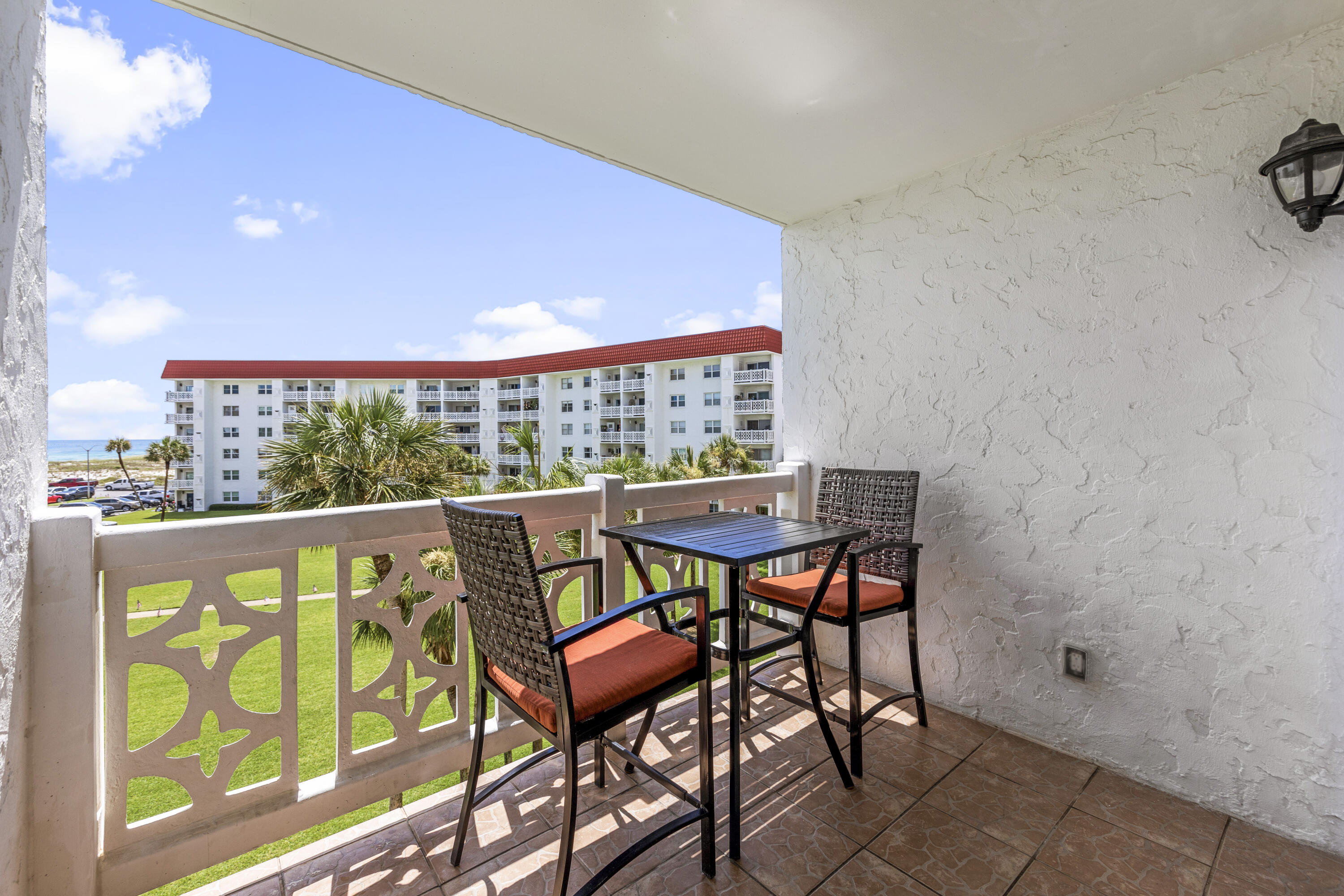 EL MATADOR CONDO - Residential