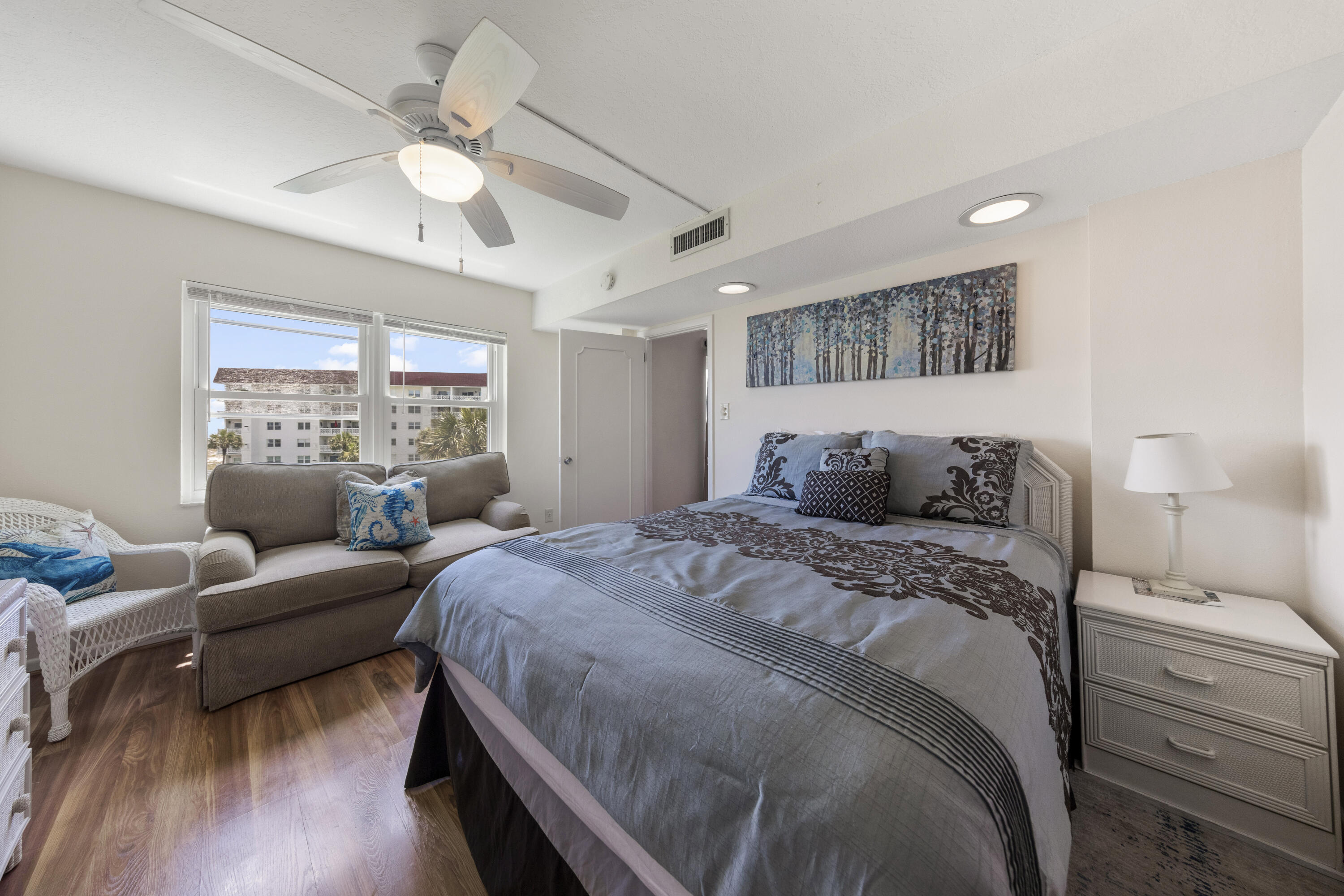 EL MATADOR CONDO - Residential
