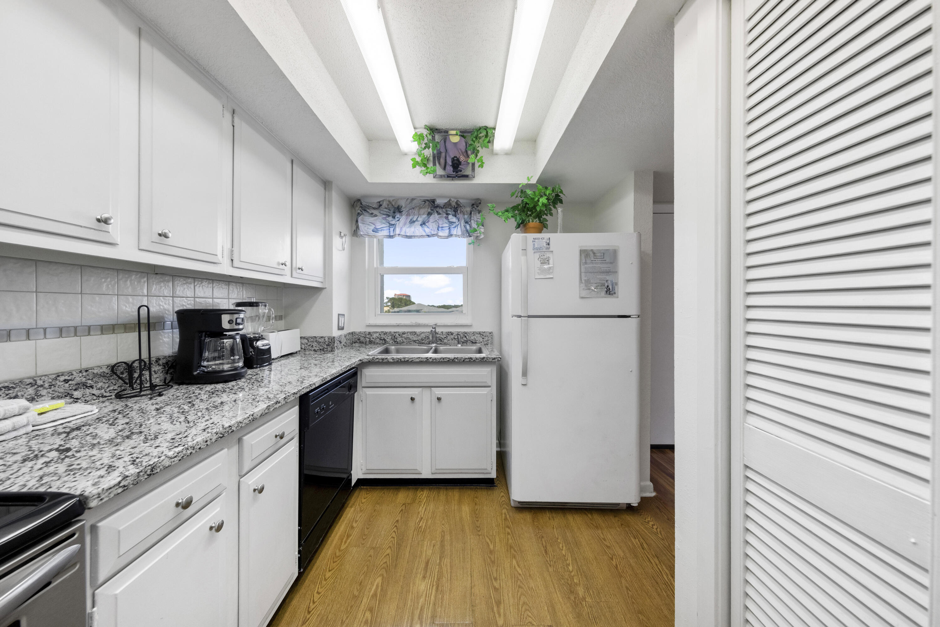 EL MATADOR CONDO - Residential
