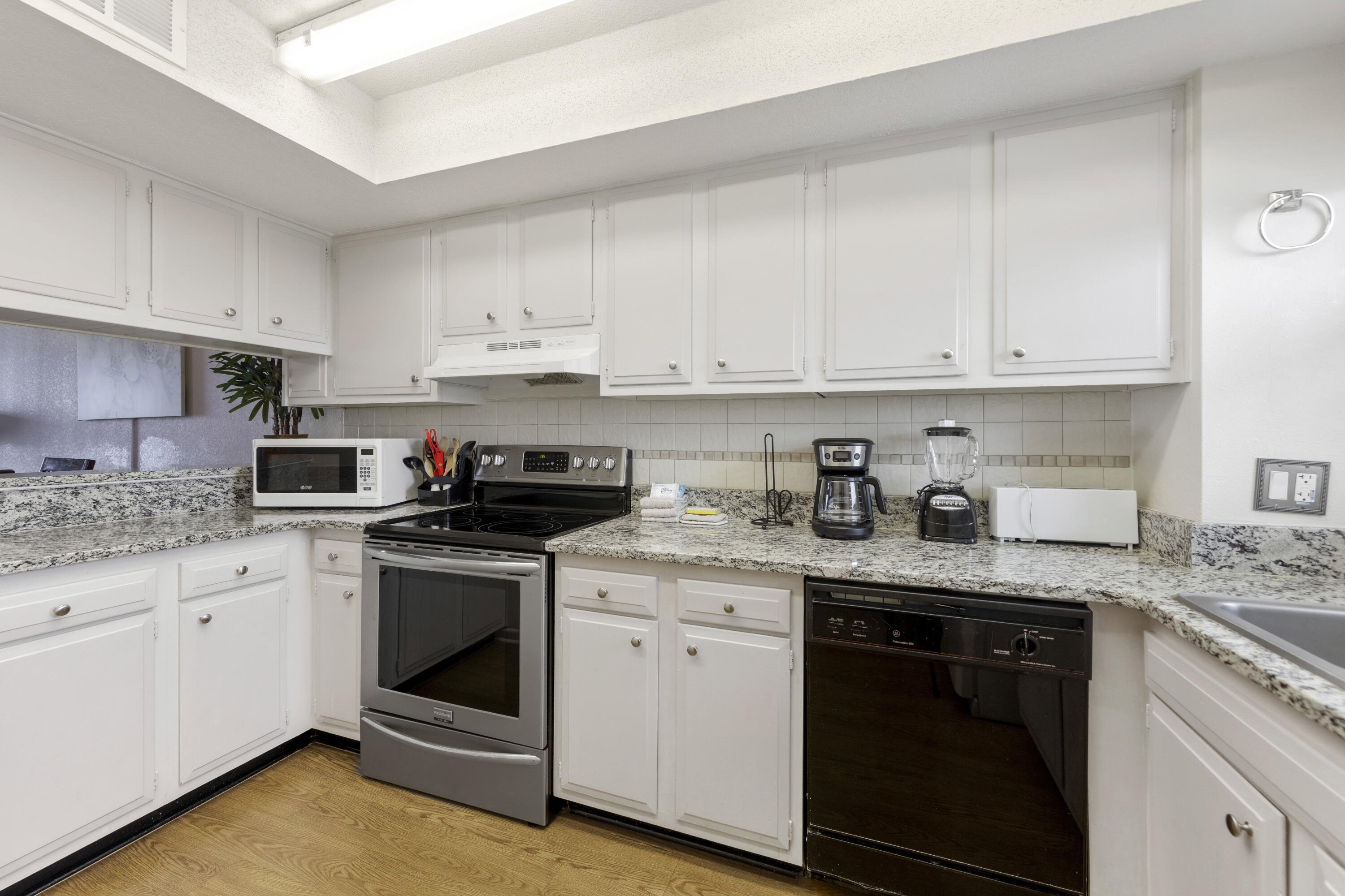 EL MATADOR CONDO - Residential