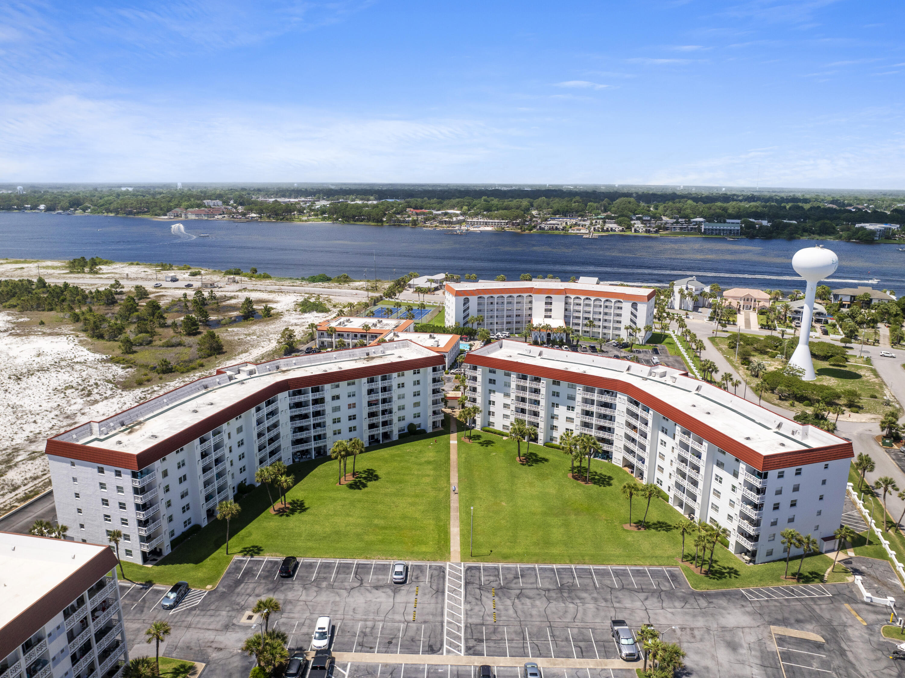 EL MATADOR CONDO - Residential