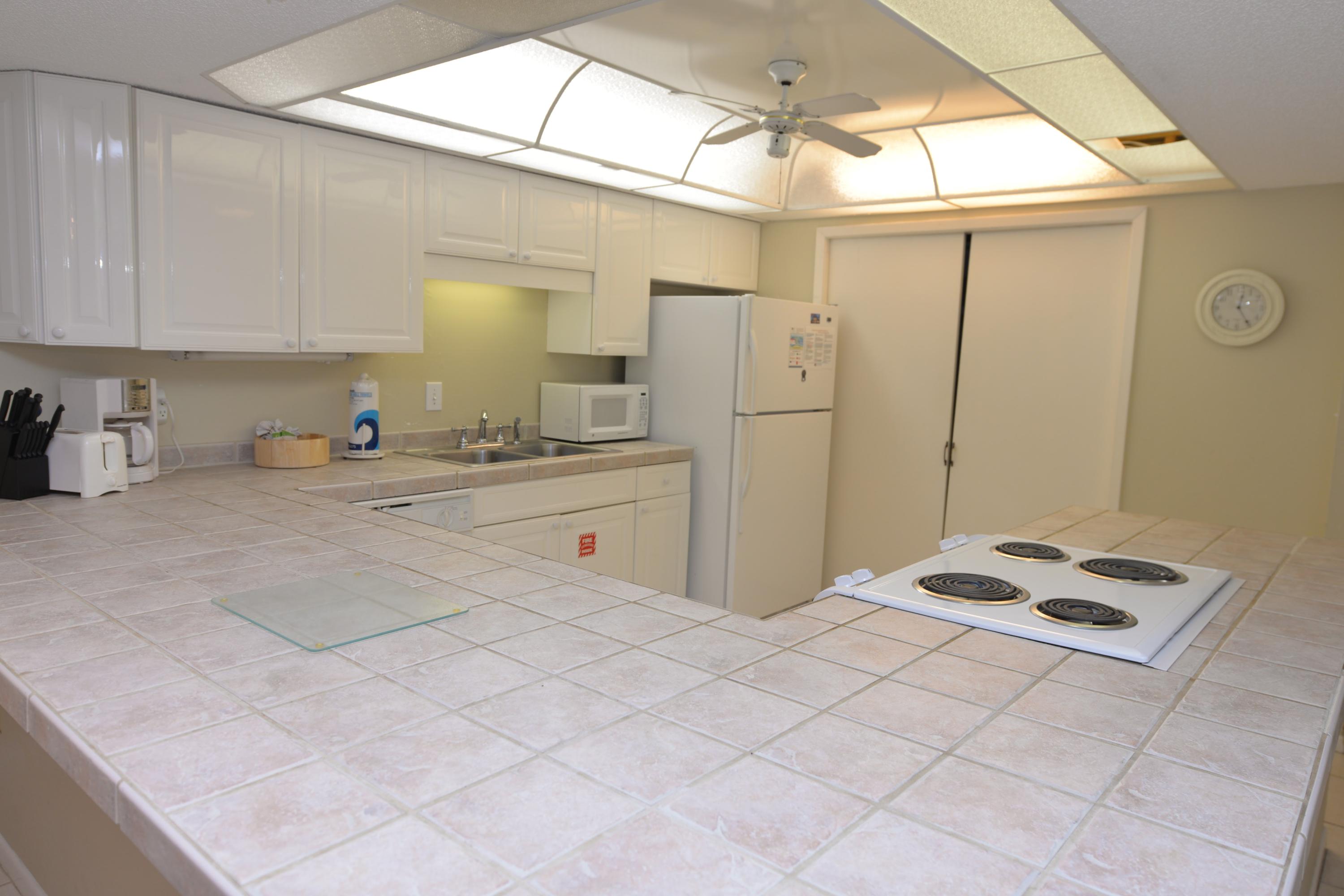 SHORELINE TOWERS 2 - Residential