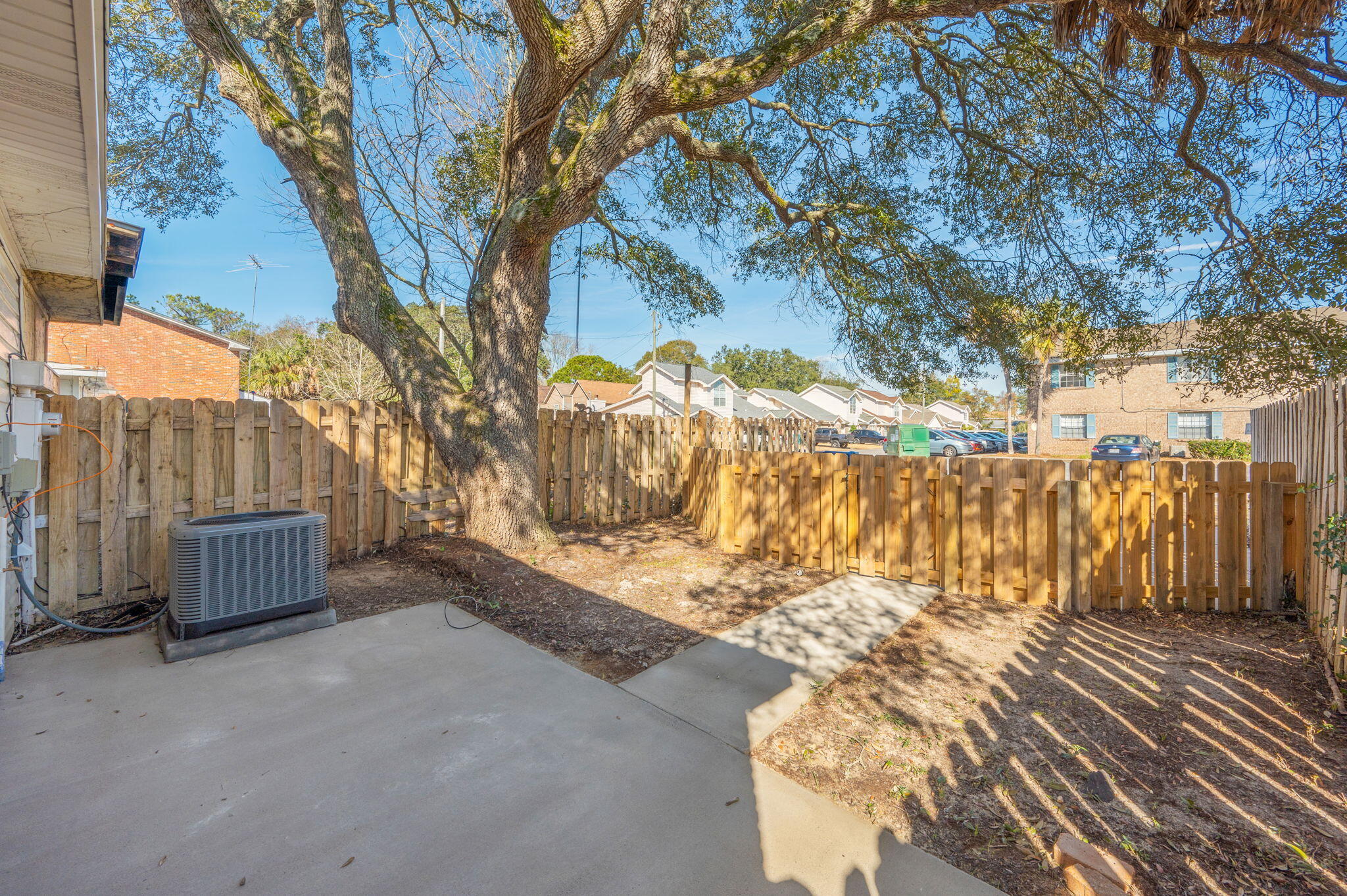 VALENCIA ARMS - Residential