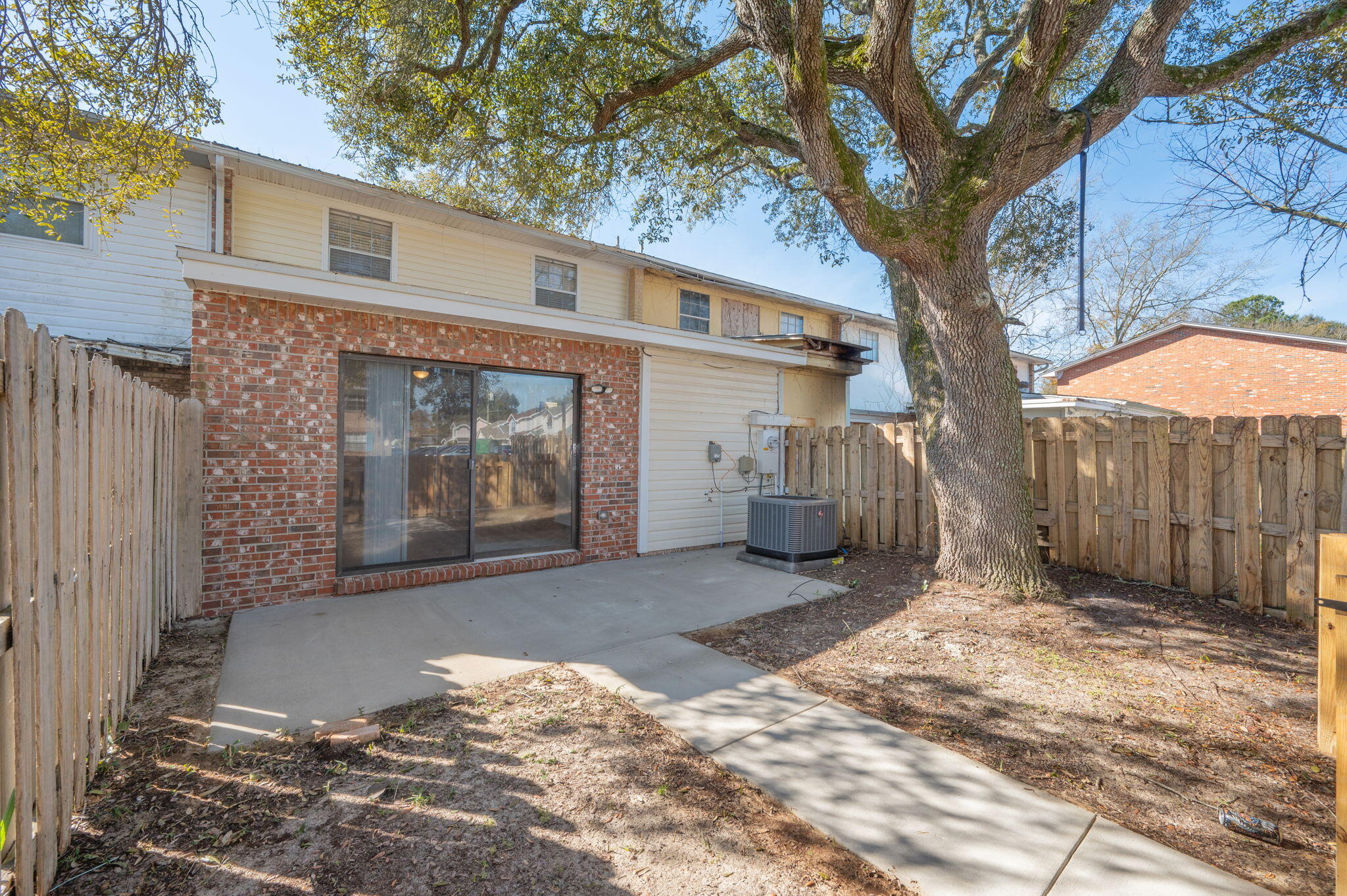 VALENCIA ARMS - Residential