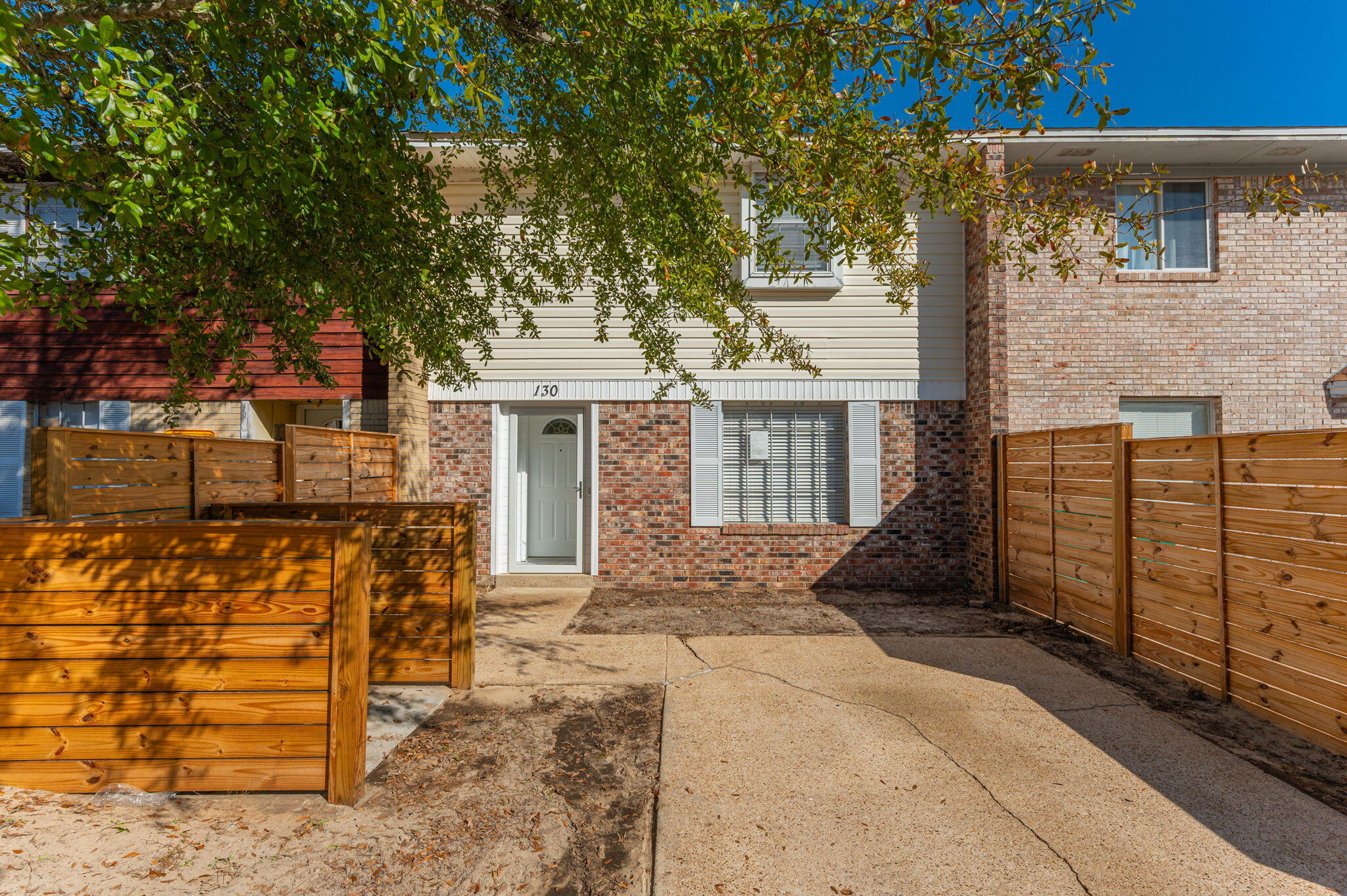 VALENCIA ARMS - Residential