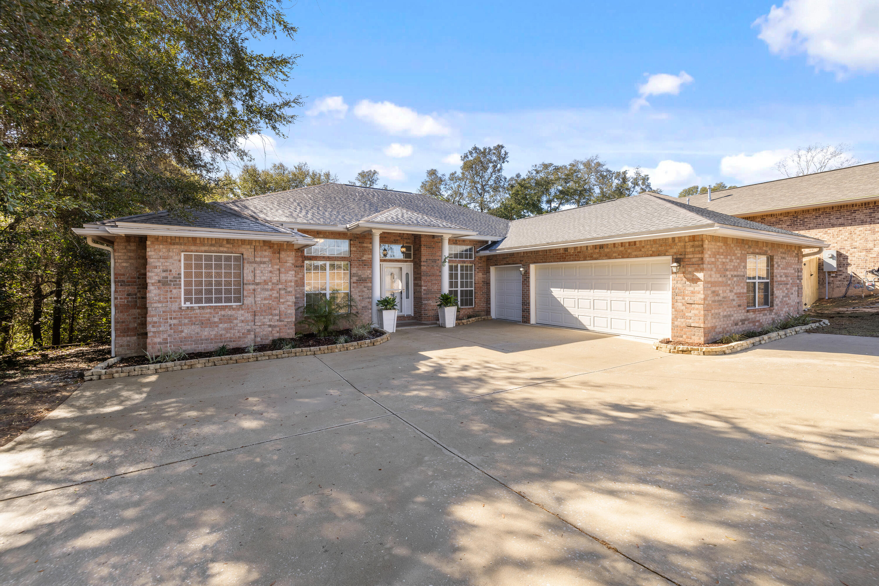 VALPARAISO (232200.00) - Residential