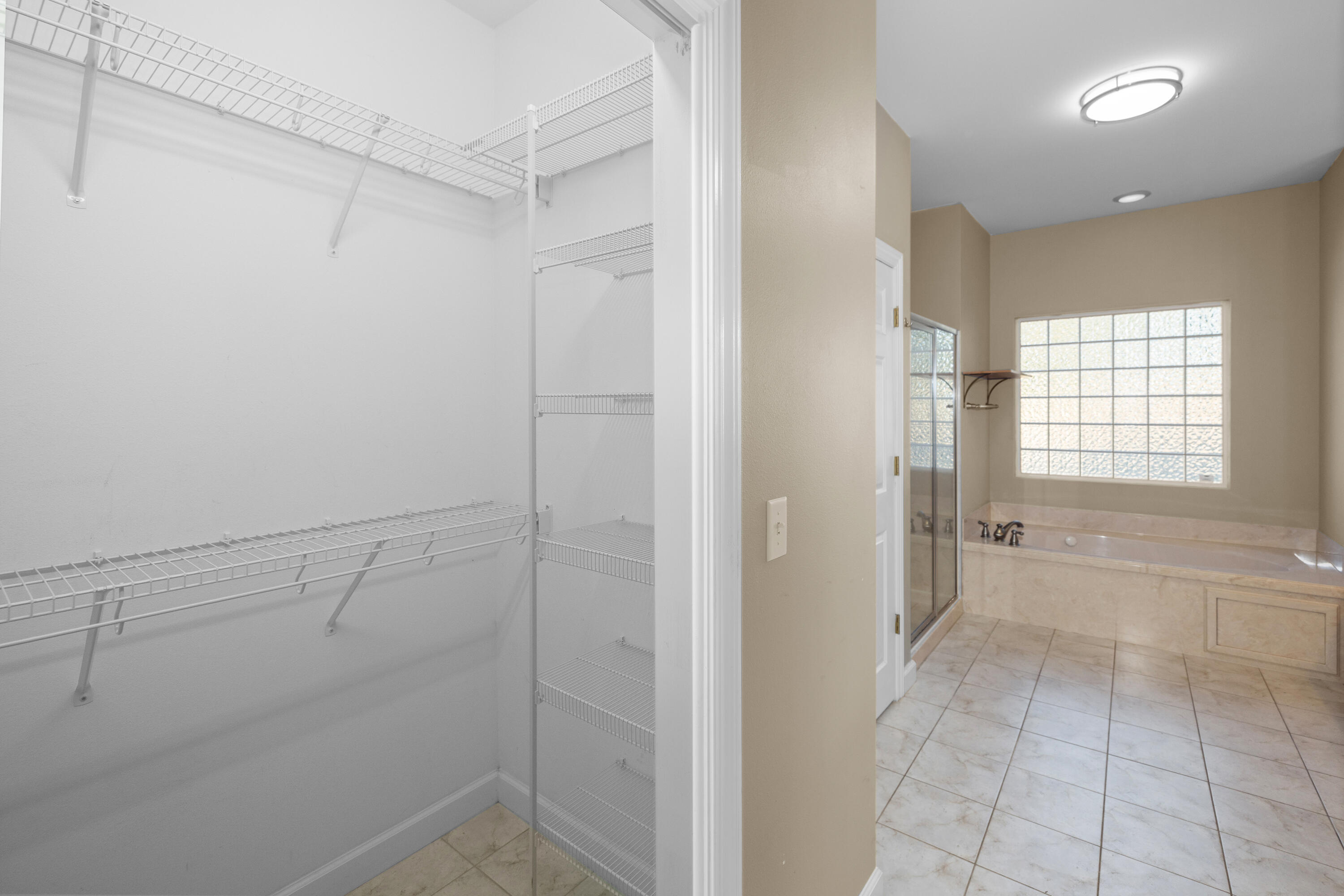 VALPARAISO (232200.00) - Residential