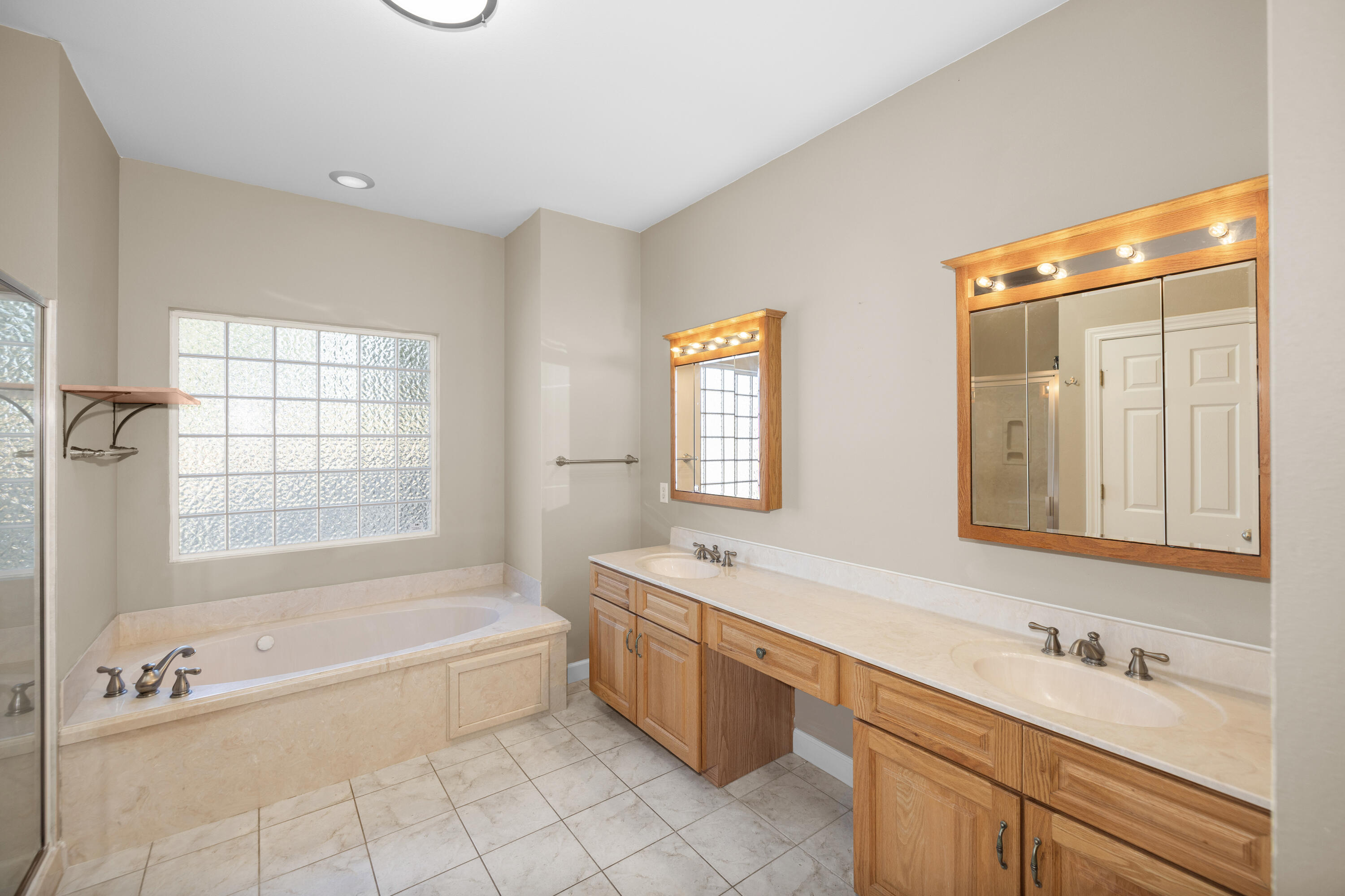 VALPARAISO (232200.00) - Residential