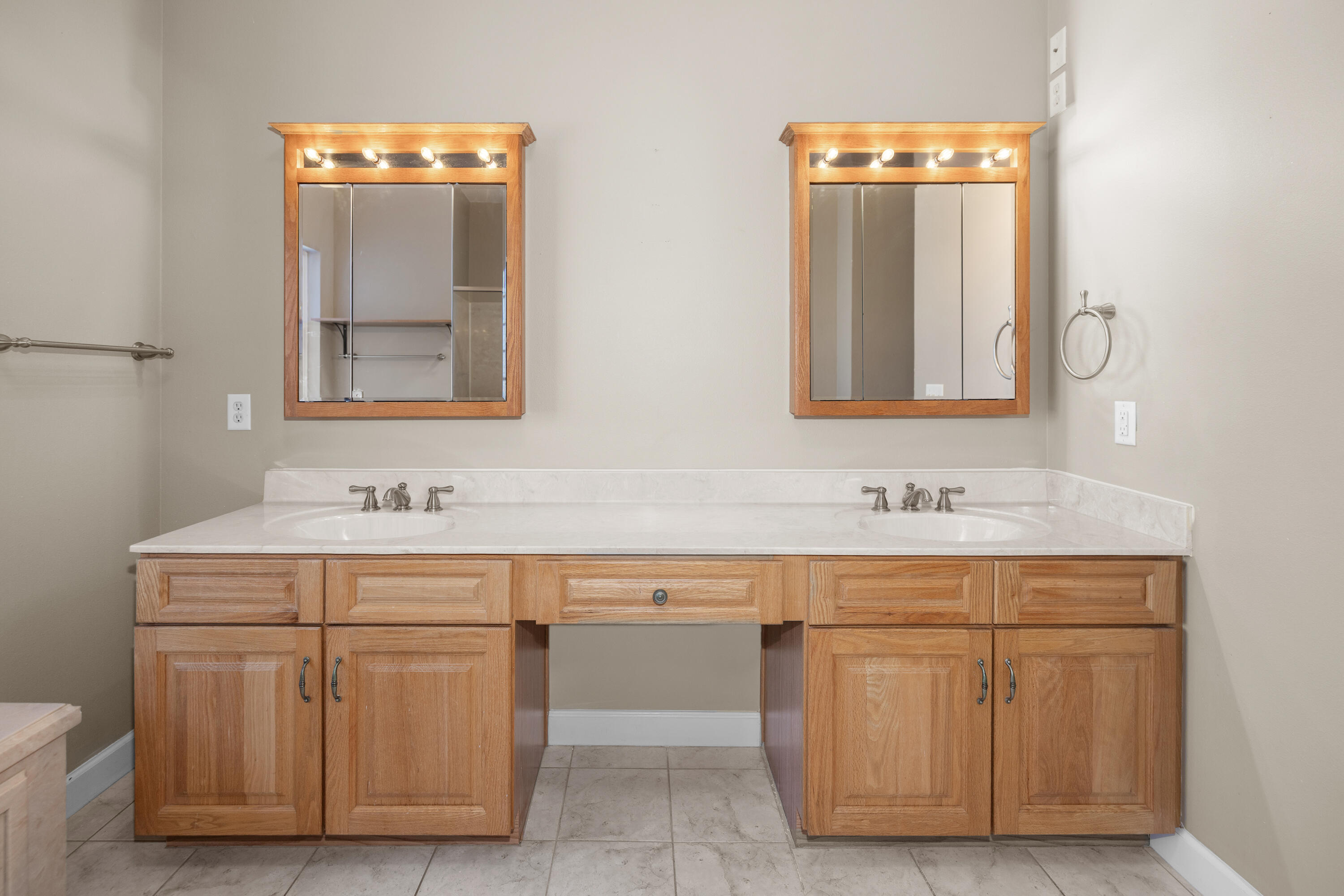 VALPARAISO (232200.00) - Residential