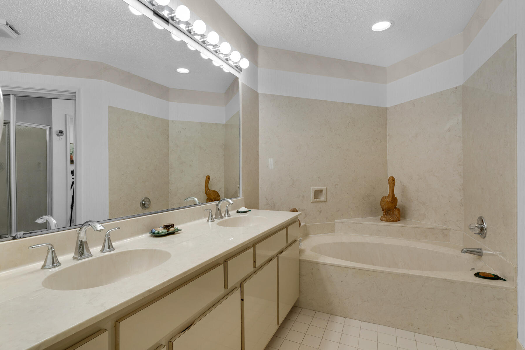 BAY VILLAS CONDOS - Residential