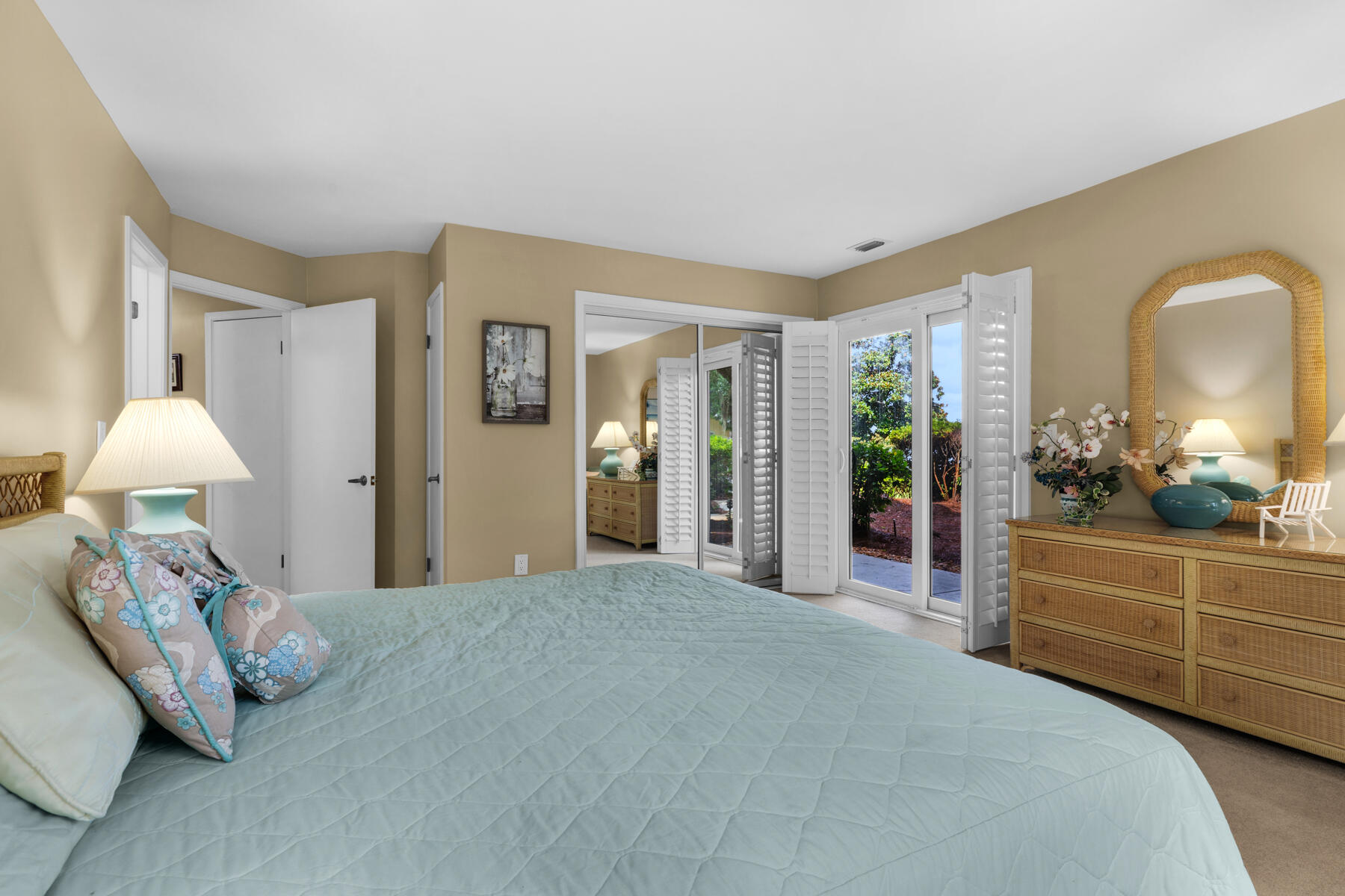 BAY VILLAS CONDOS - Residential
