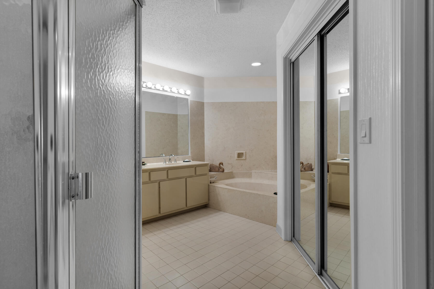 BAY VILLAS CONDOS - Residential