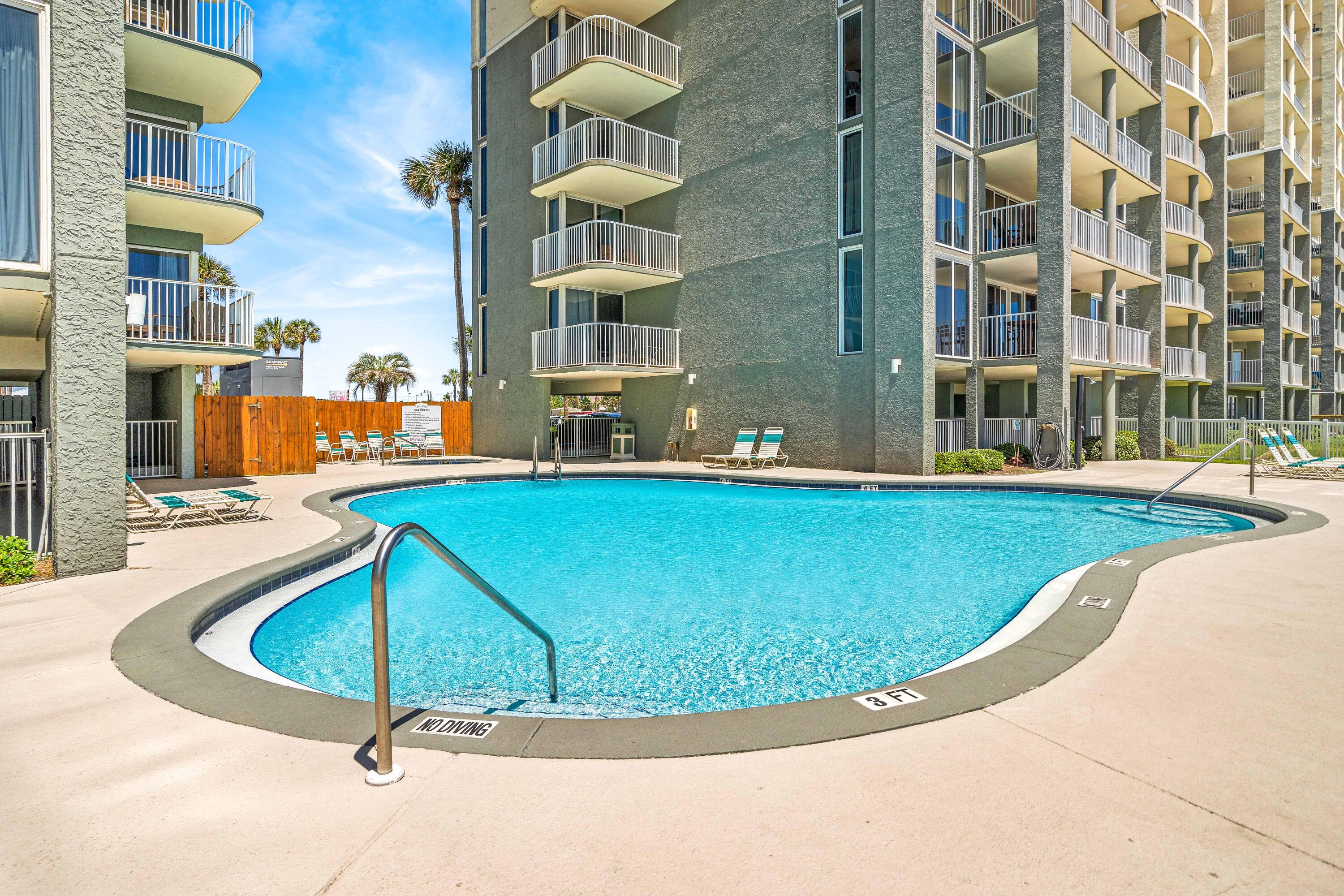 LONG BEACH TOWERS - Residential