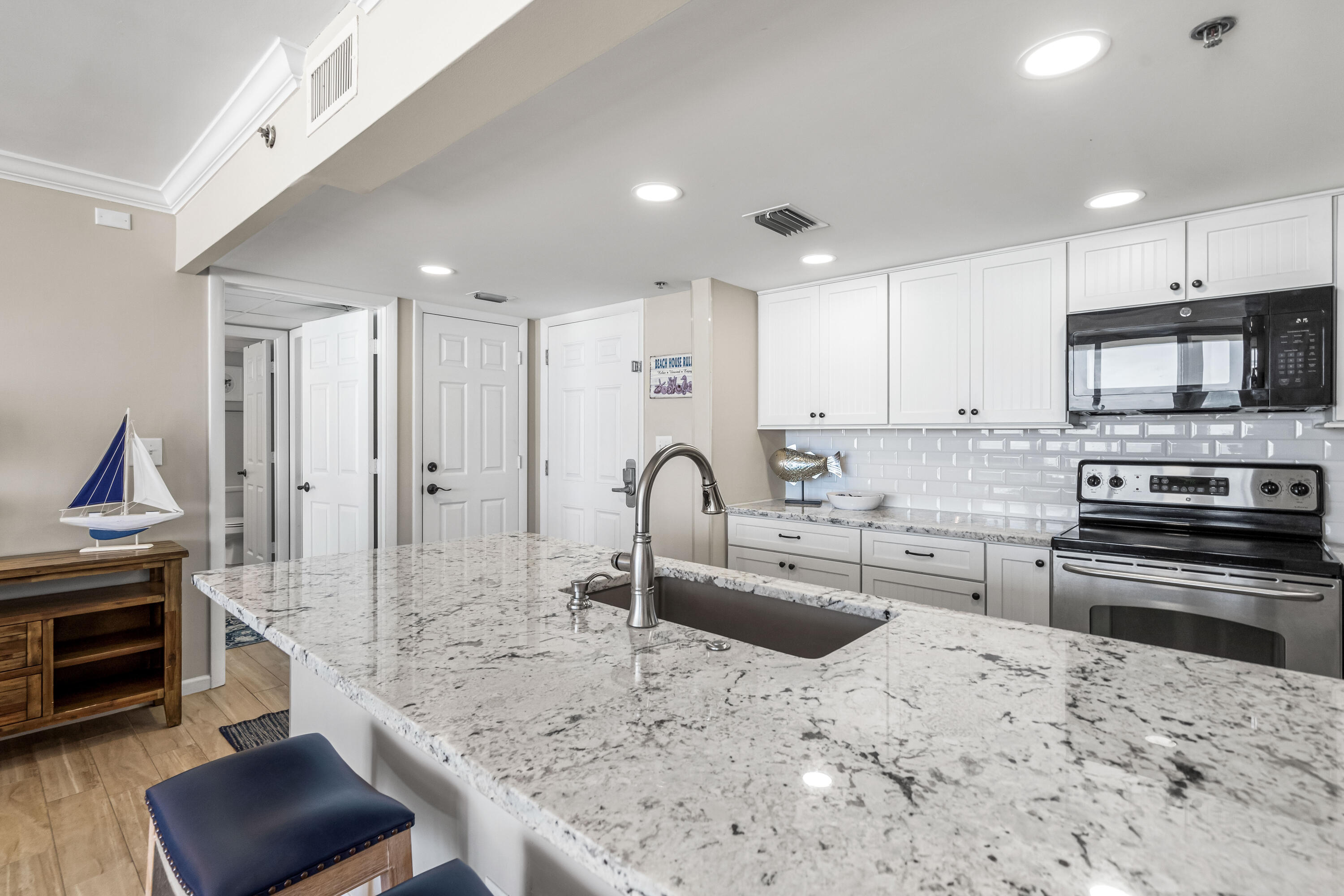 LONG BEACH TOWERS - Residential