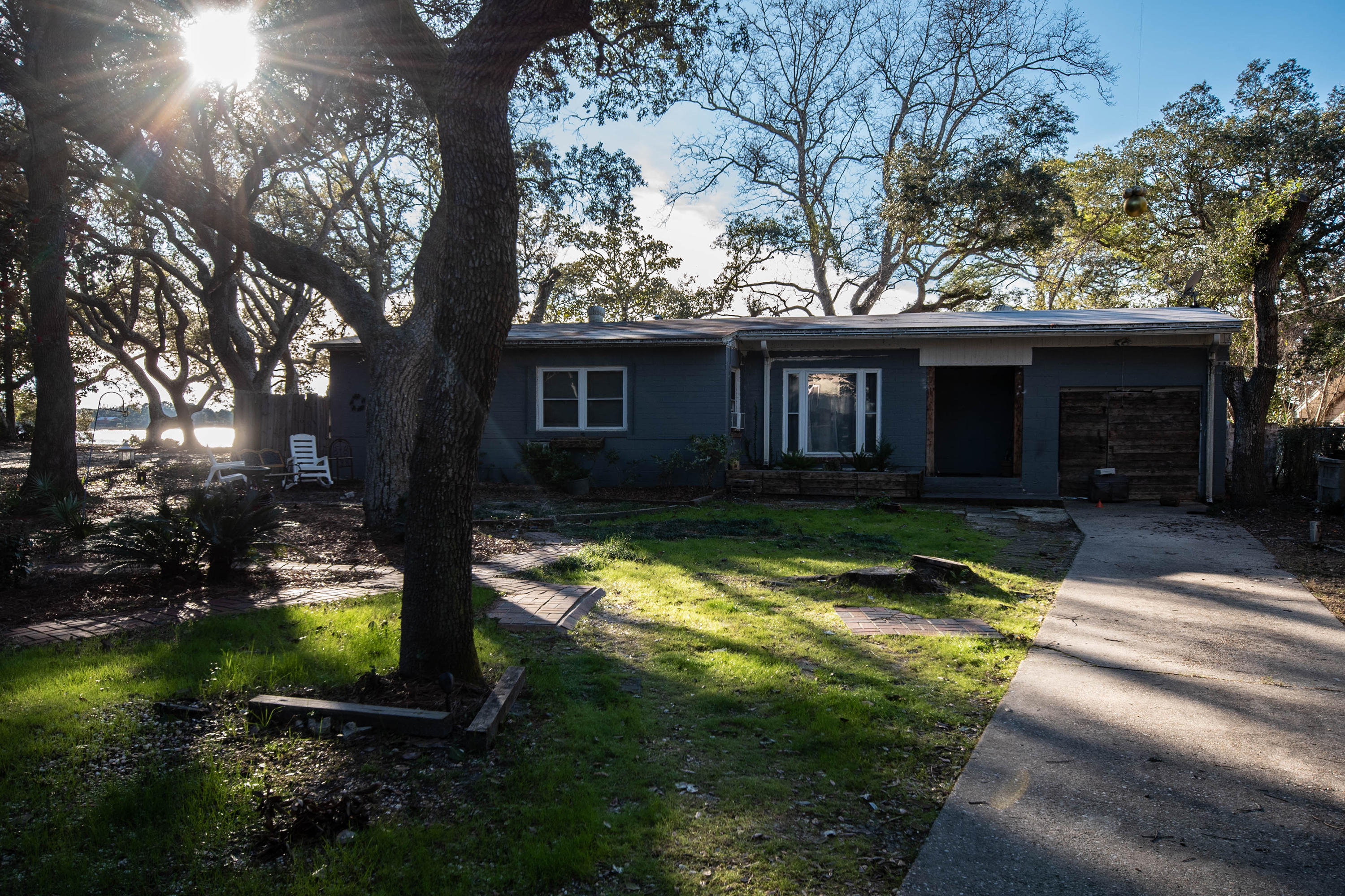WOODLAND SHORES - Residential