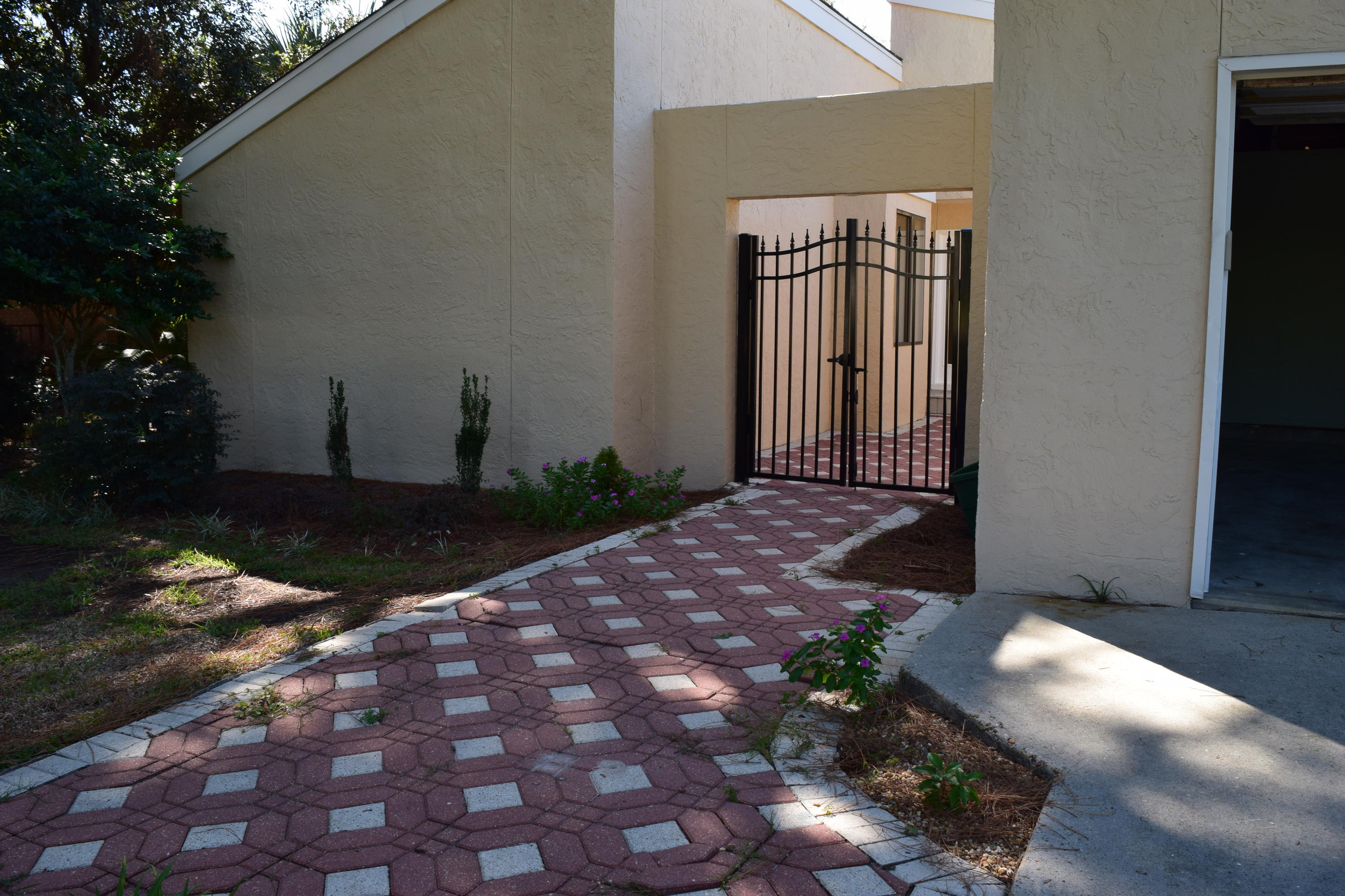 KELL-AIRE GARDENS - Residential