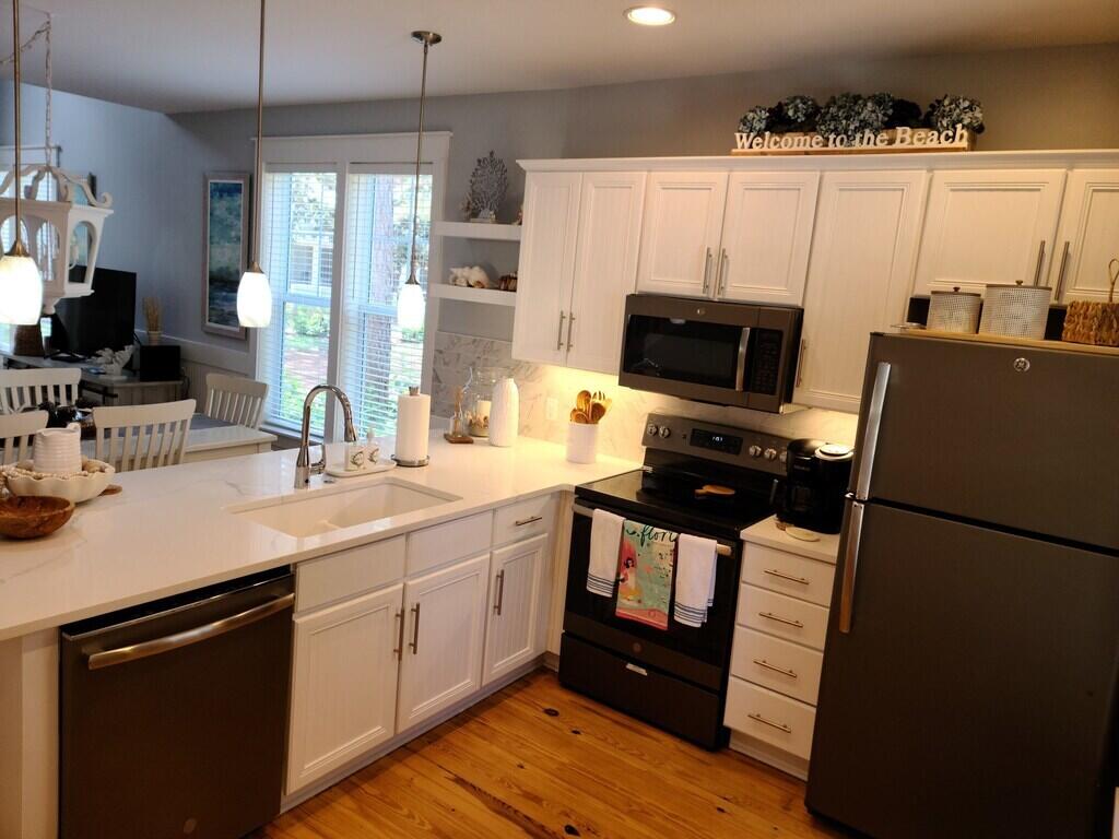 LAUREL GROVE - Residential