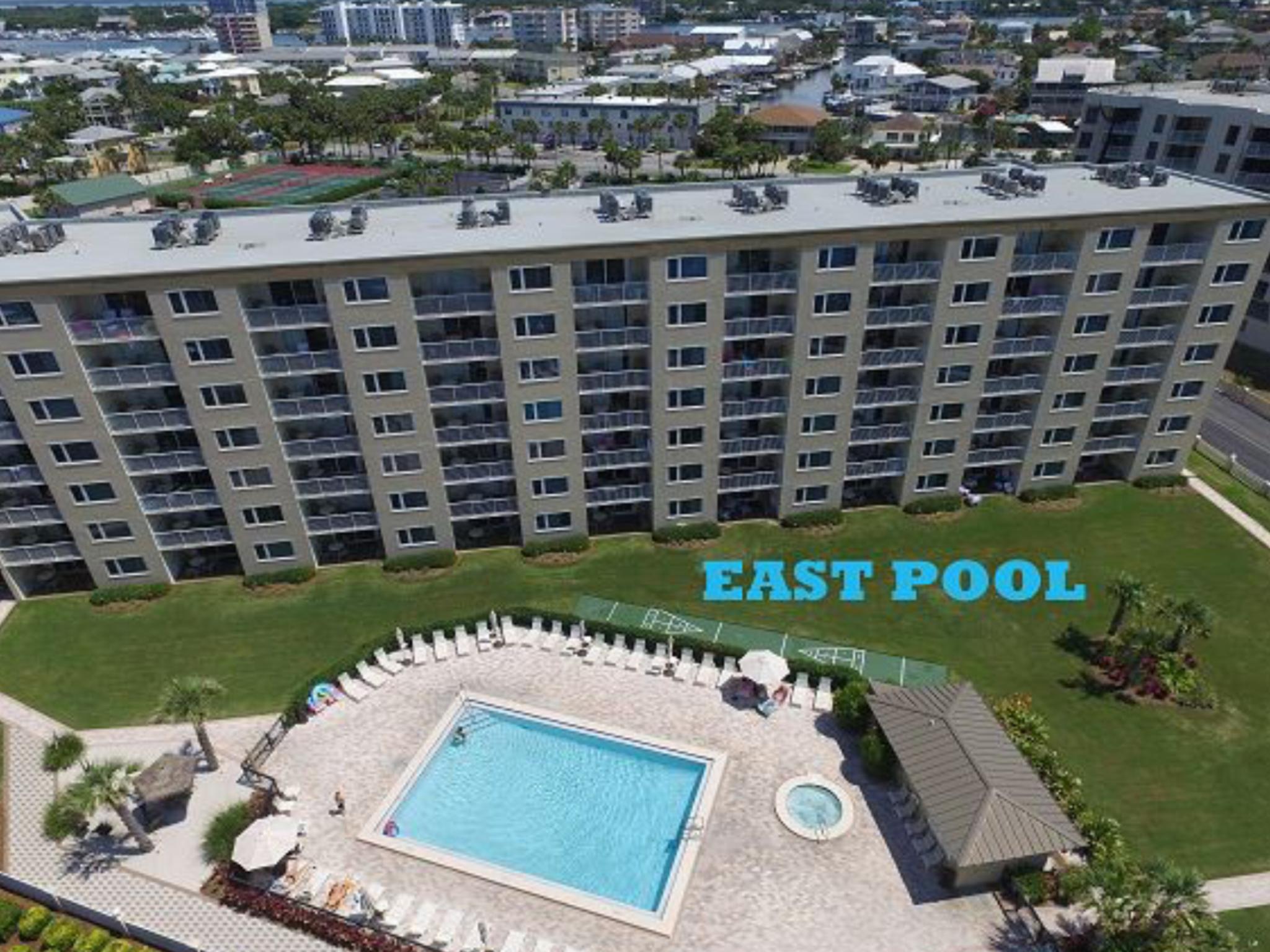 ISLANDER CONDO - Residential