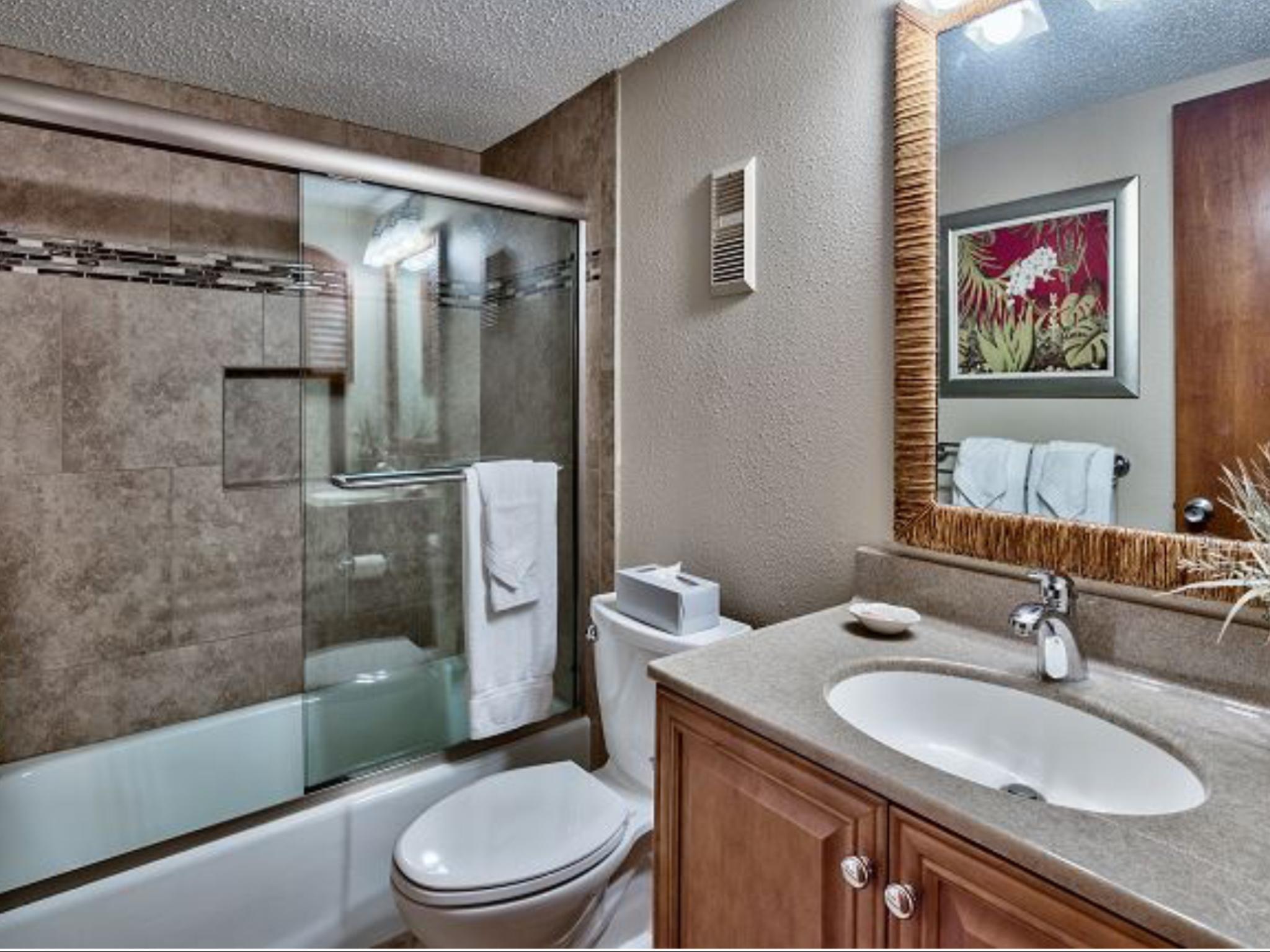 ISLANDER CONDO - Residential