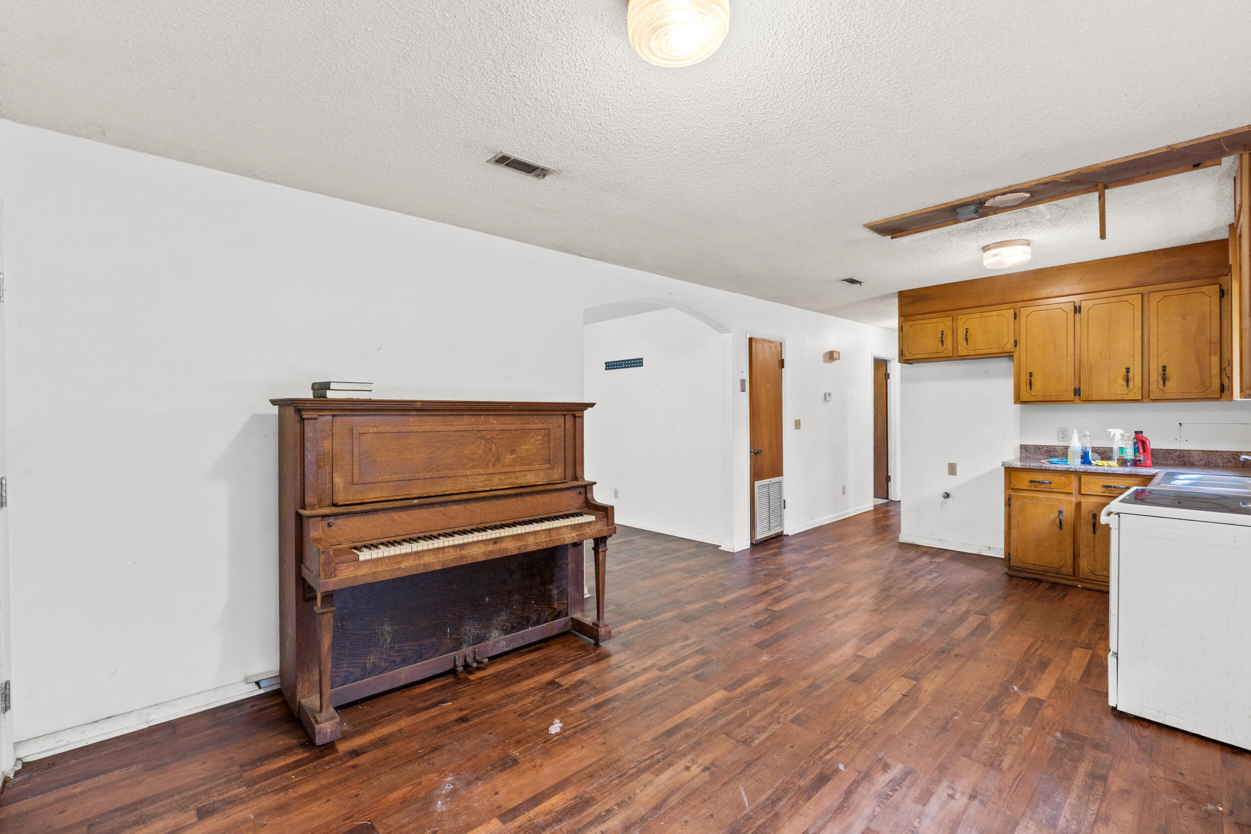 NO RECORDED SUBDIVISION - Residential