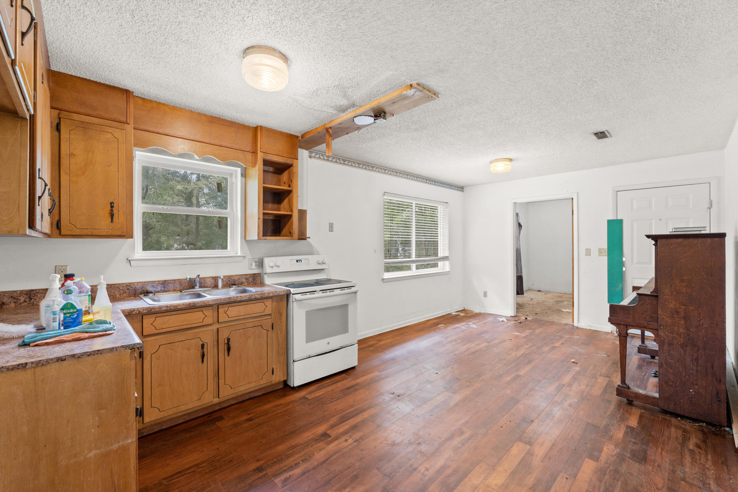 NO RECORDED SUBDIVISION - Residential