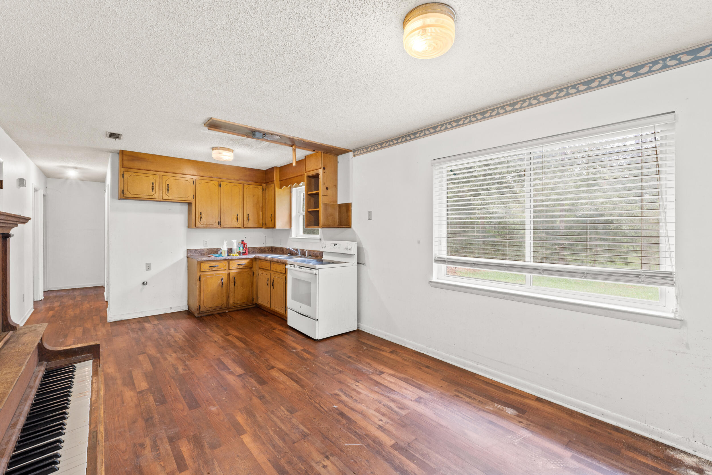 NO RECORDED SUBDIVISION - Residential