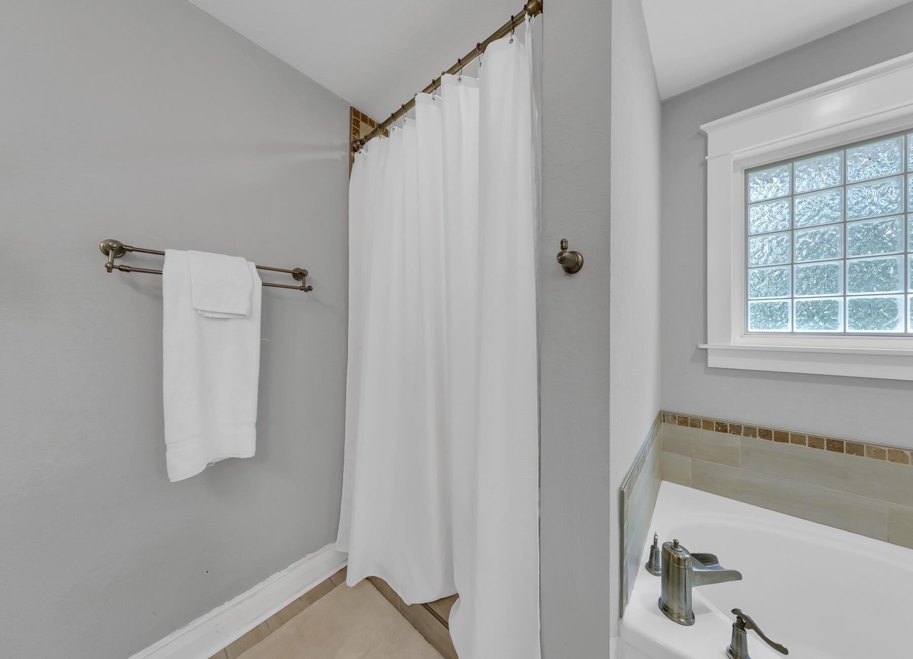 KENNEDY LAKES 1ST ADDN - Residential Lease