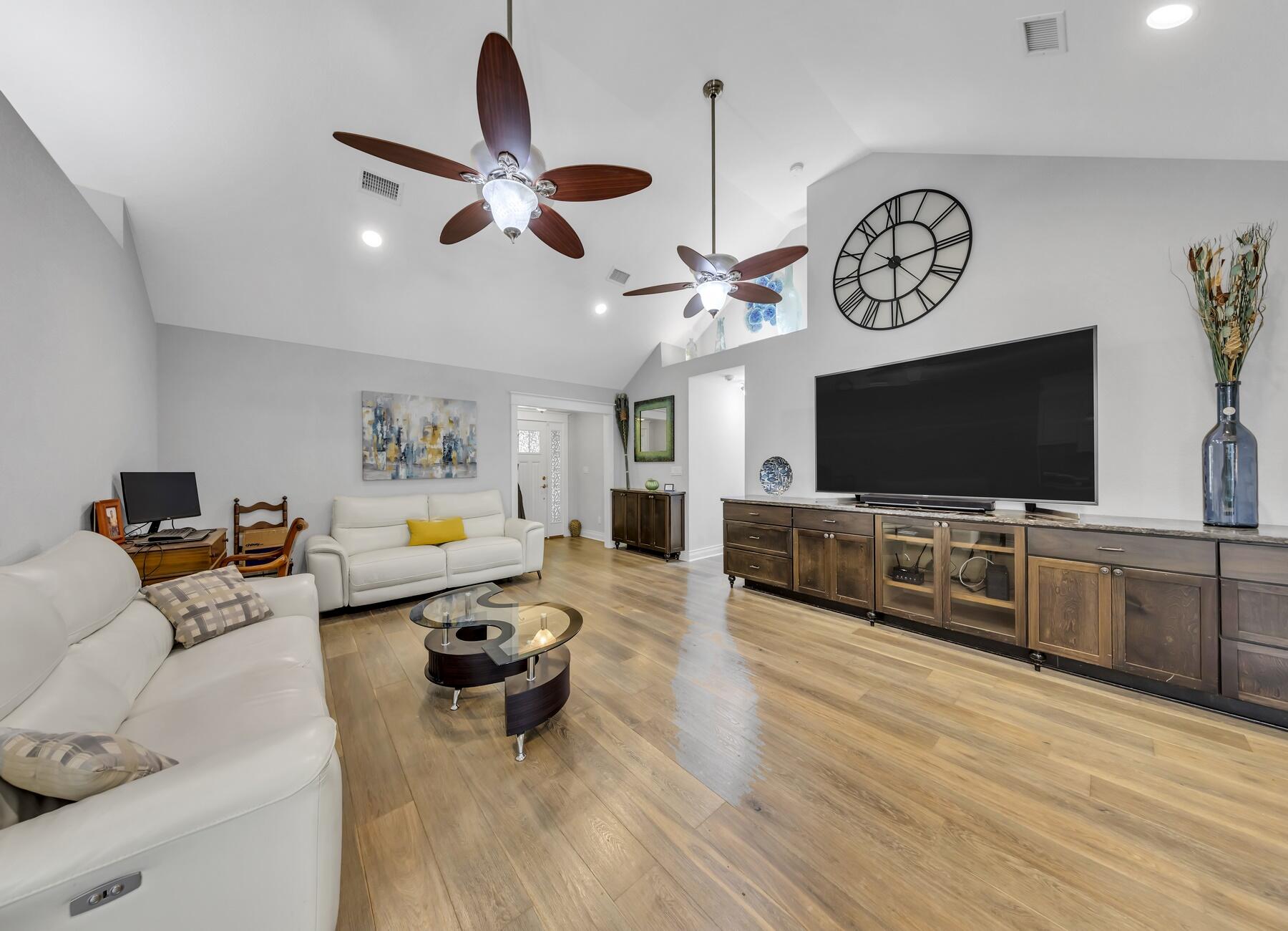 KENNEDY LAKES 1ST ADDN - Residential Lease