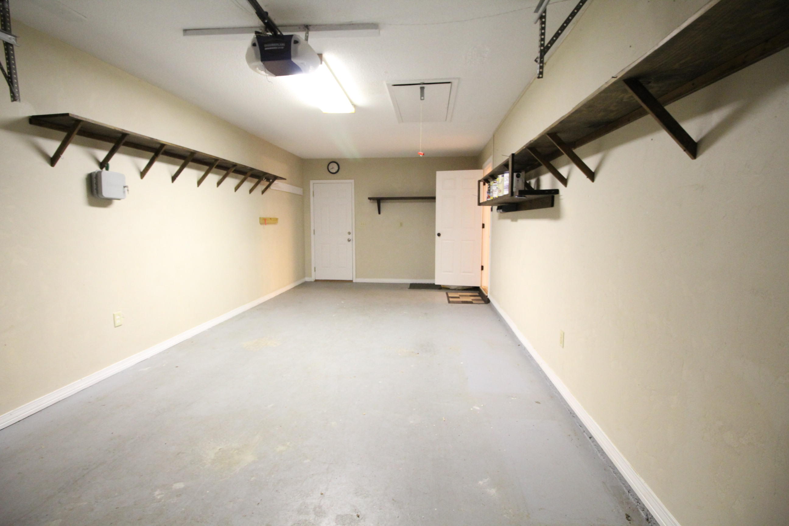 COUNTRYVIEW EST - Residential