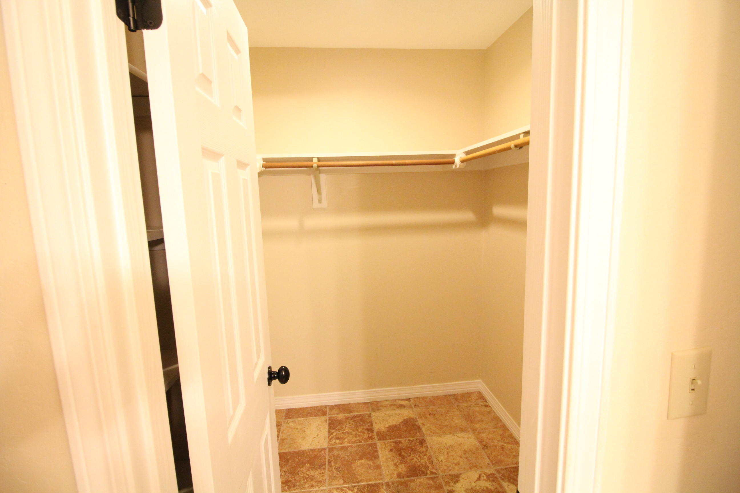 COUNTRYVIEW EST - Residential