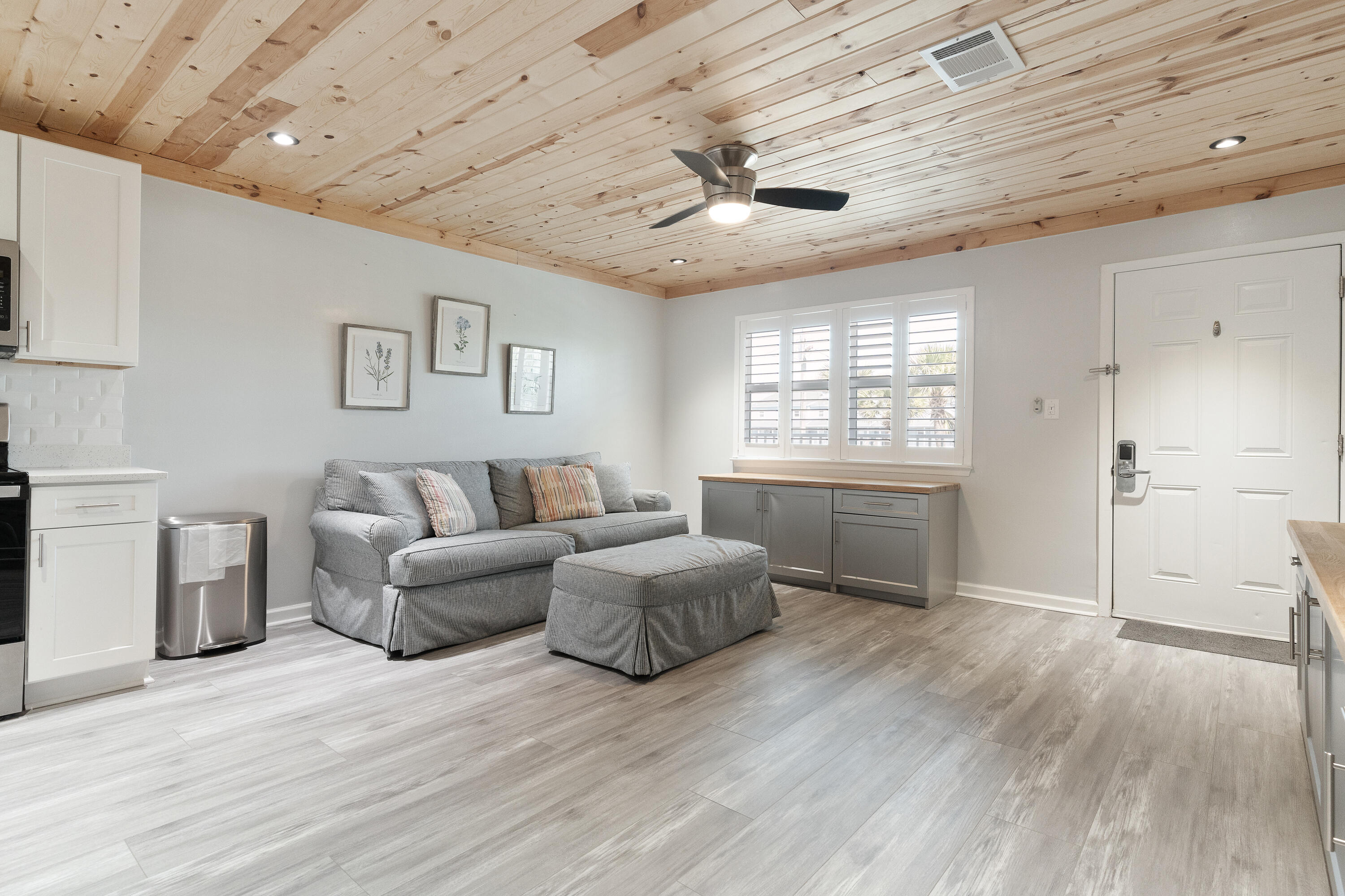 SANDY POINTE - Residential