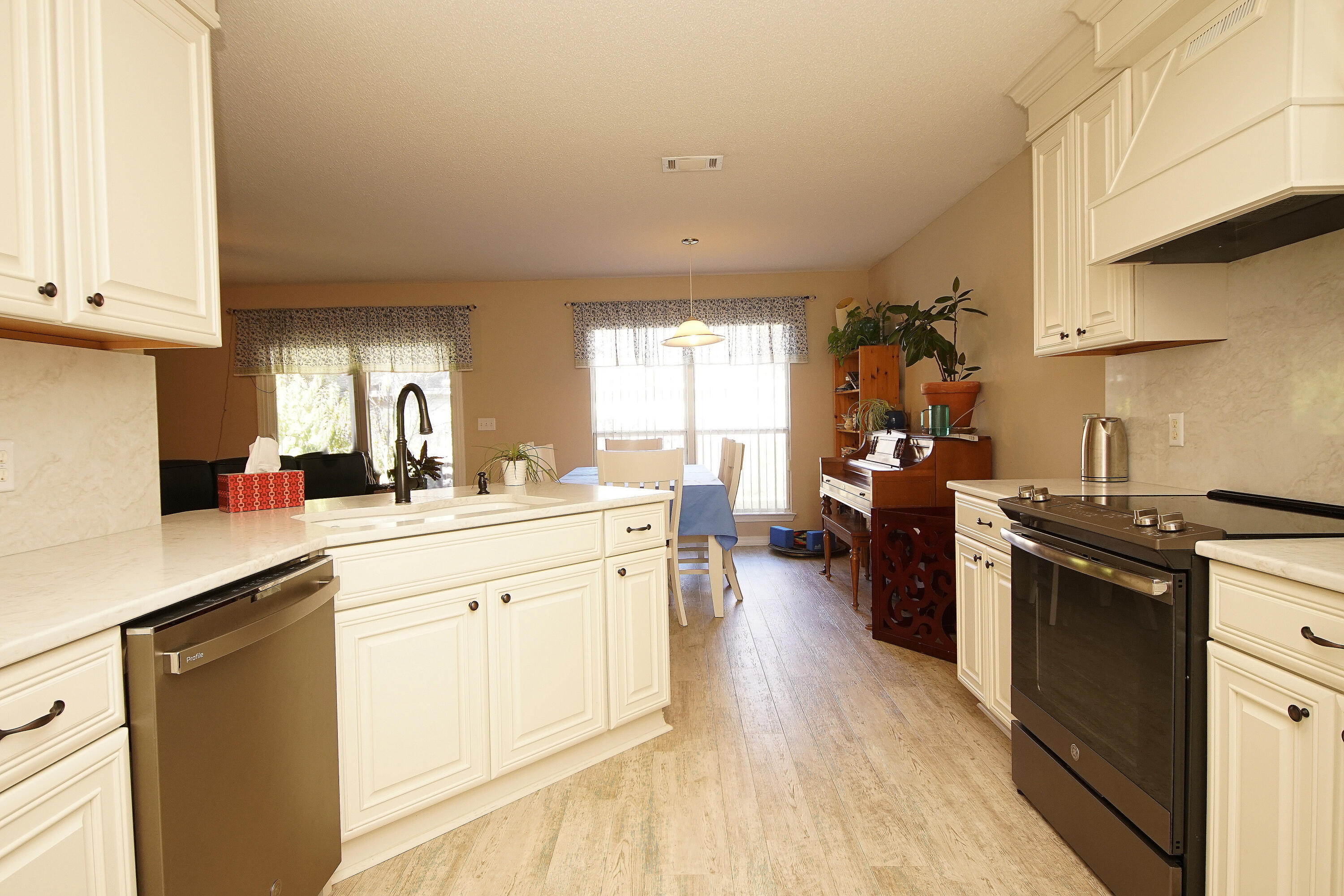 SHALIMAR COTTAGES - Residential