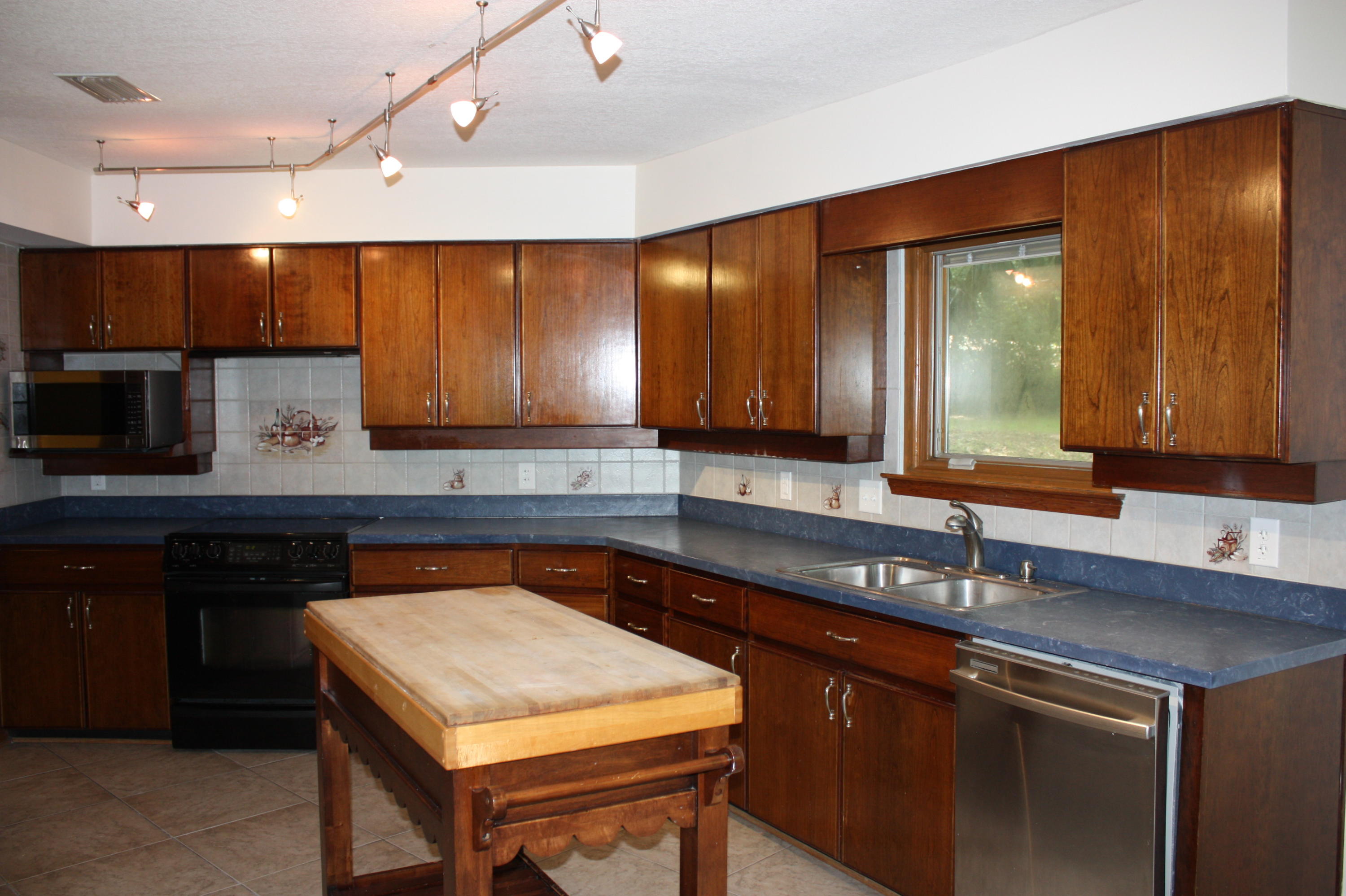 LAURELWOOD ESTATES - Residential