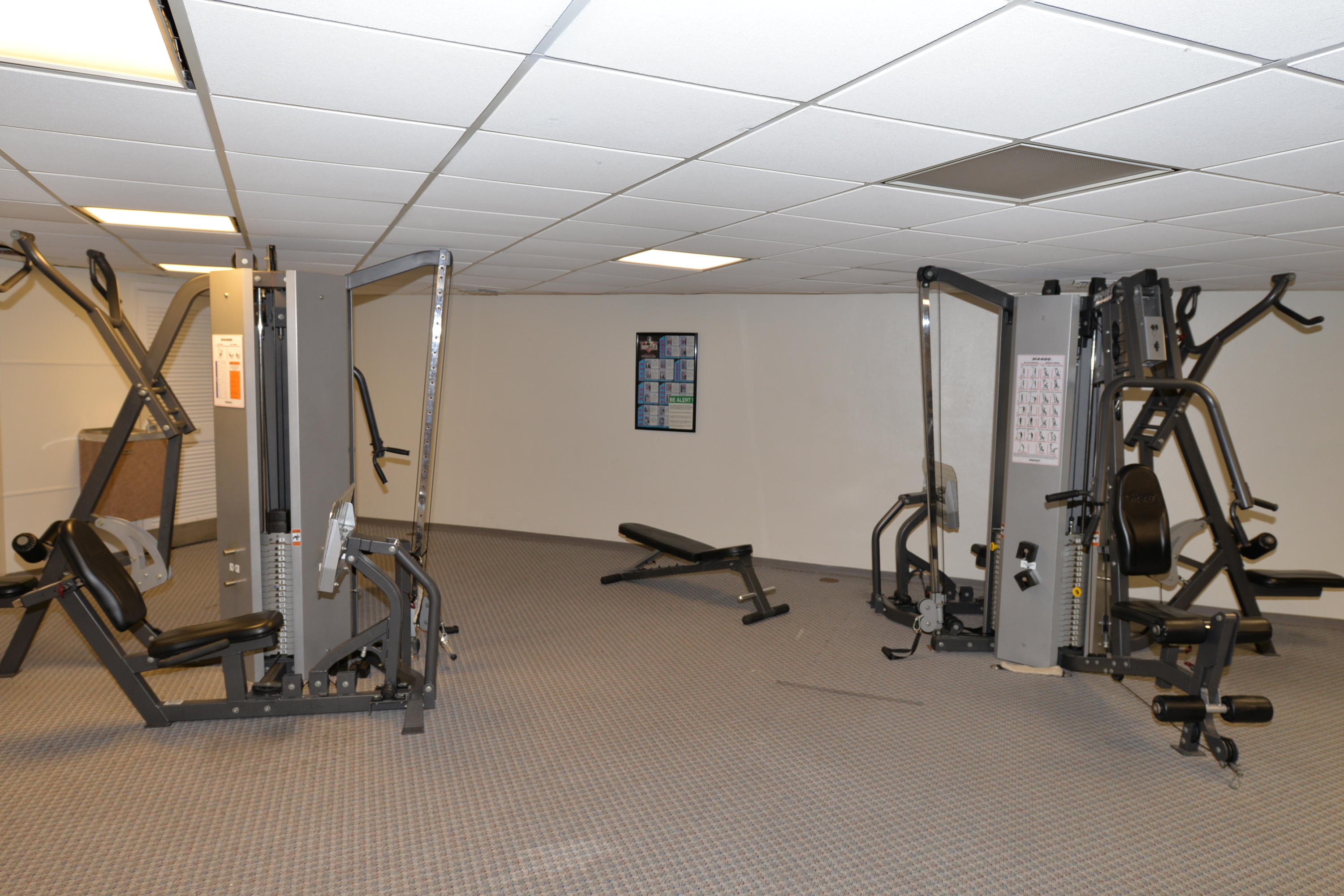 HOLIDAY SURF & RACQUET - Residential