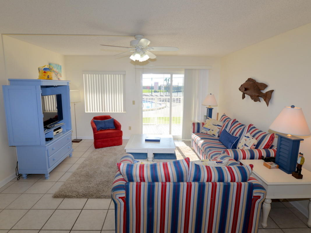 HOLIDAY SURF & RACQUET - Residential