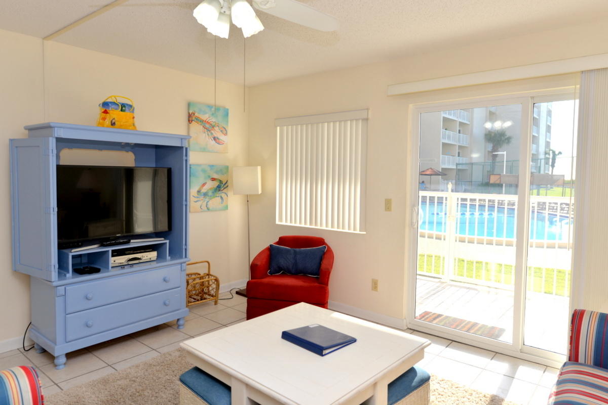 HOLIDAY SURF & RACQUET - Residential