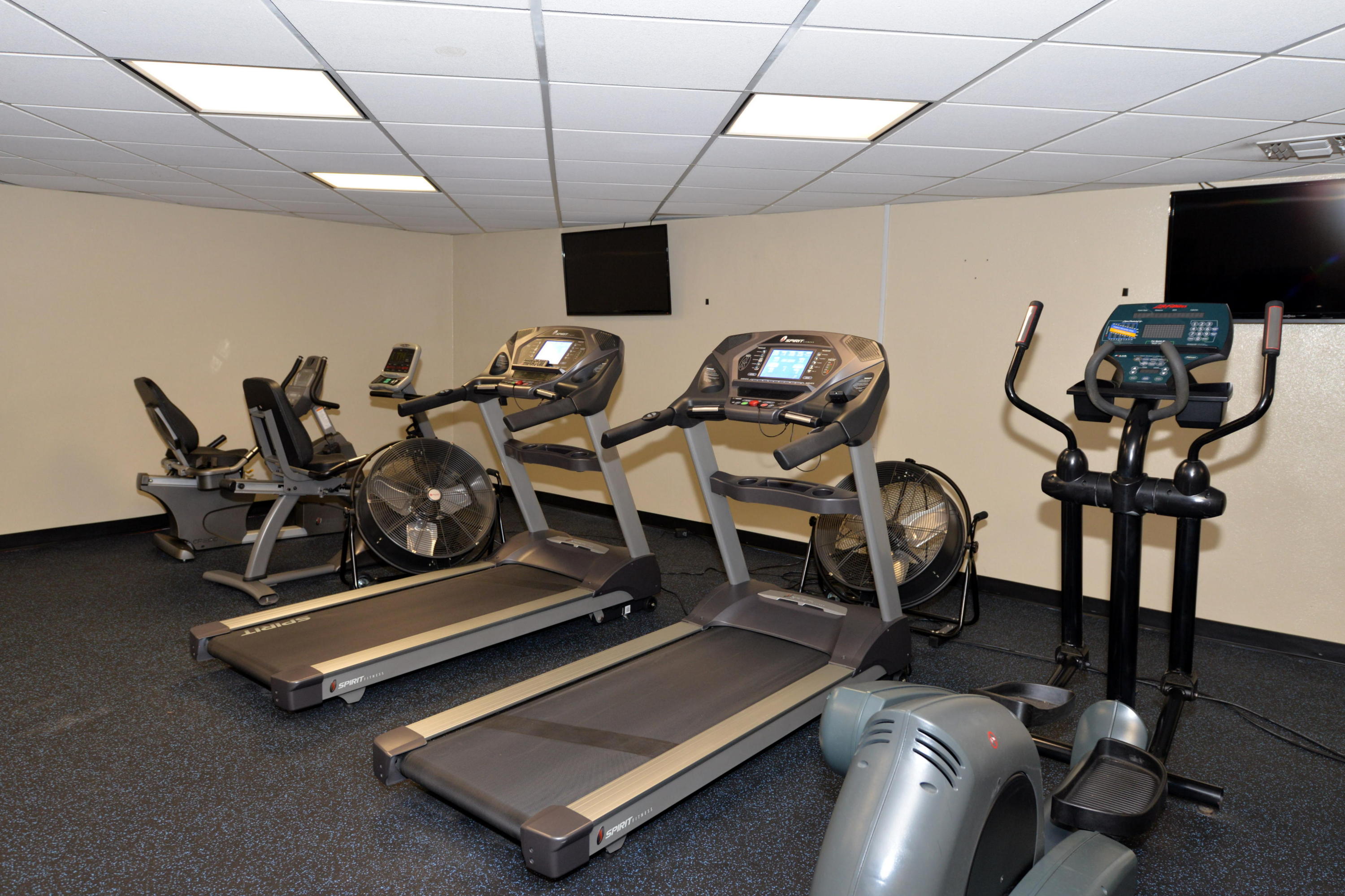 HOLIDAY SURF & RACQUET - Residential