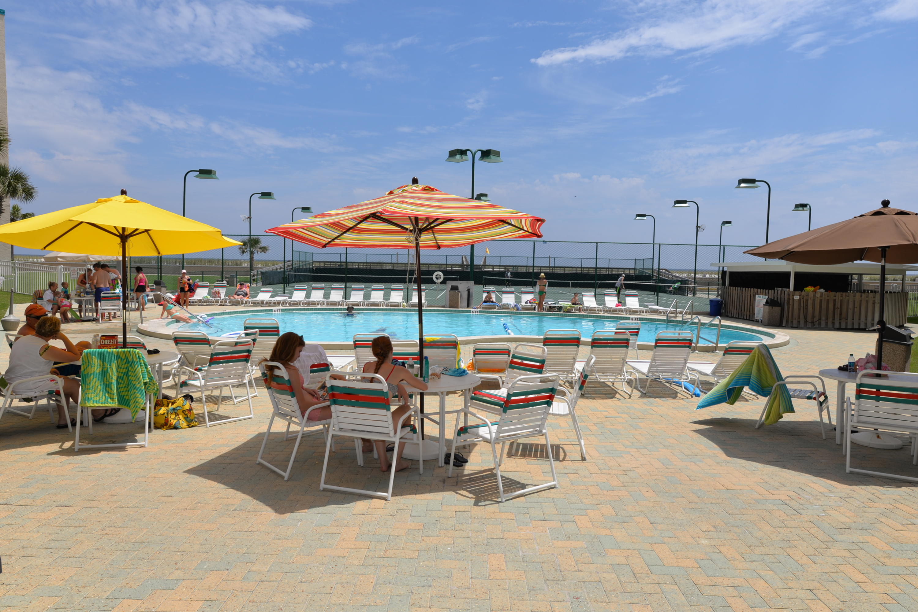 HOLIDAY SURF & RACQUET - Residential