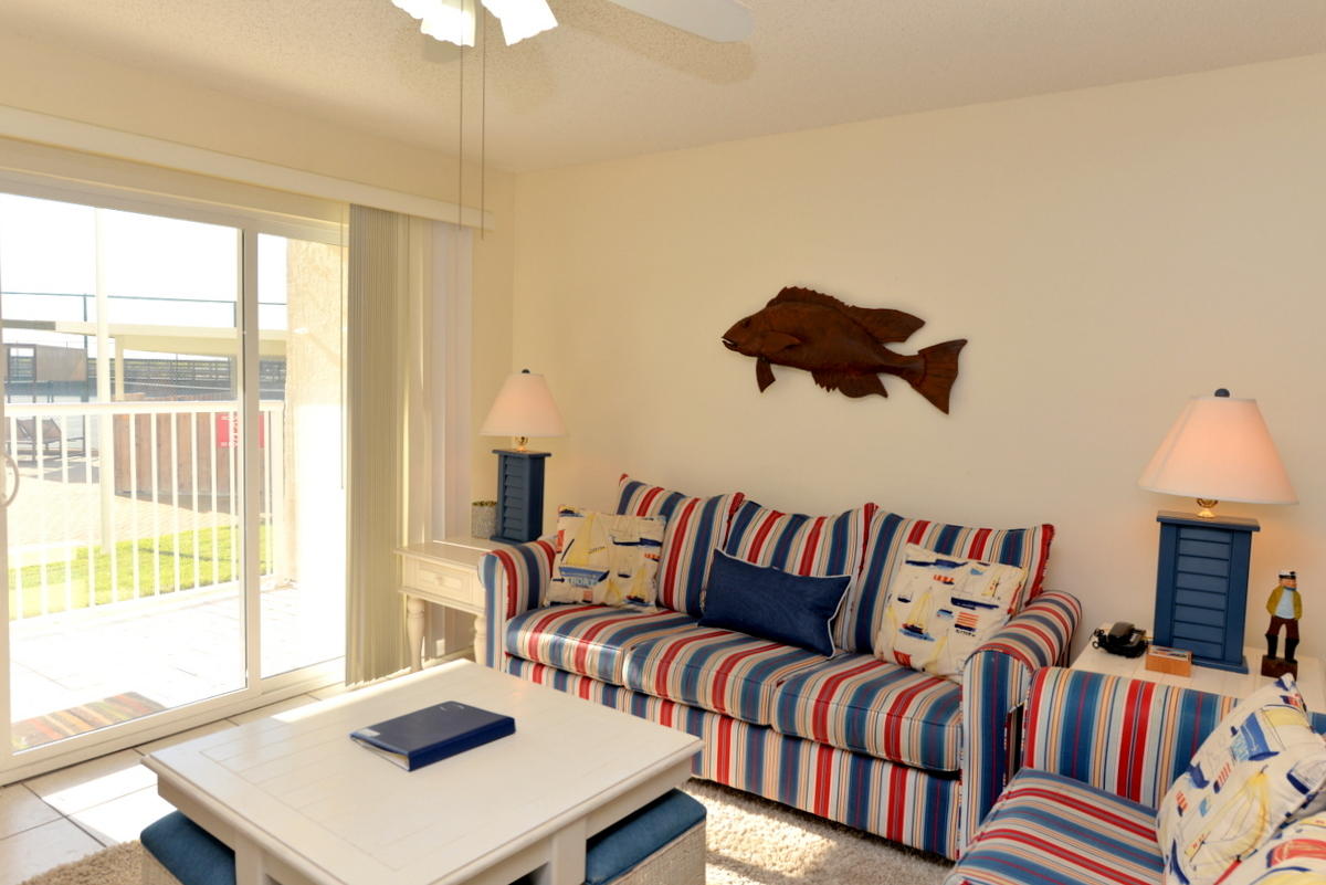 HOLIDAY SURF & RACQUET - Residential